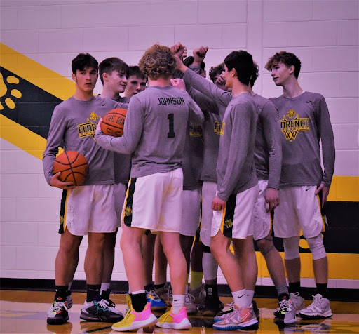 Florence Boys Basketball team huddle