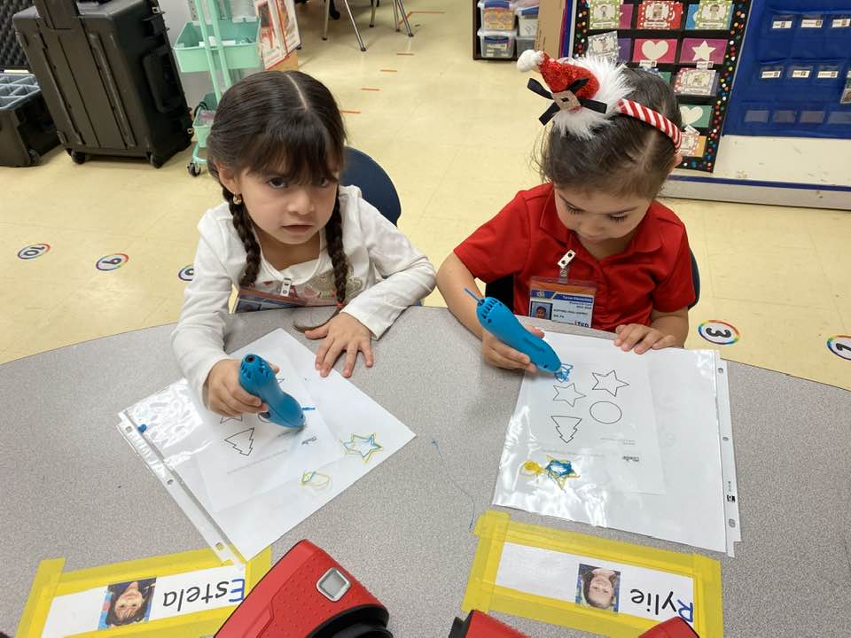 Virtual Reality Field Trip to the Santa's North Pole and 3D doodle fun