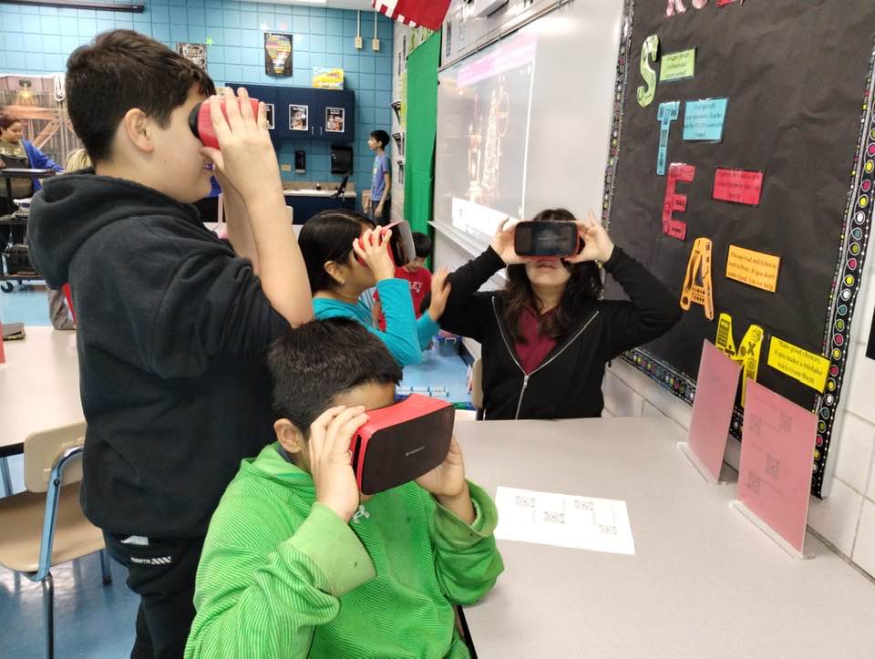 Computer Science week fun with 5th Grade! Virtual Reality, 3D doodle fun, and coding winter fun