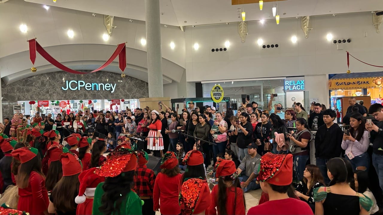 Choir performance at Mall Del Norte