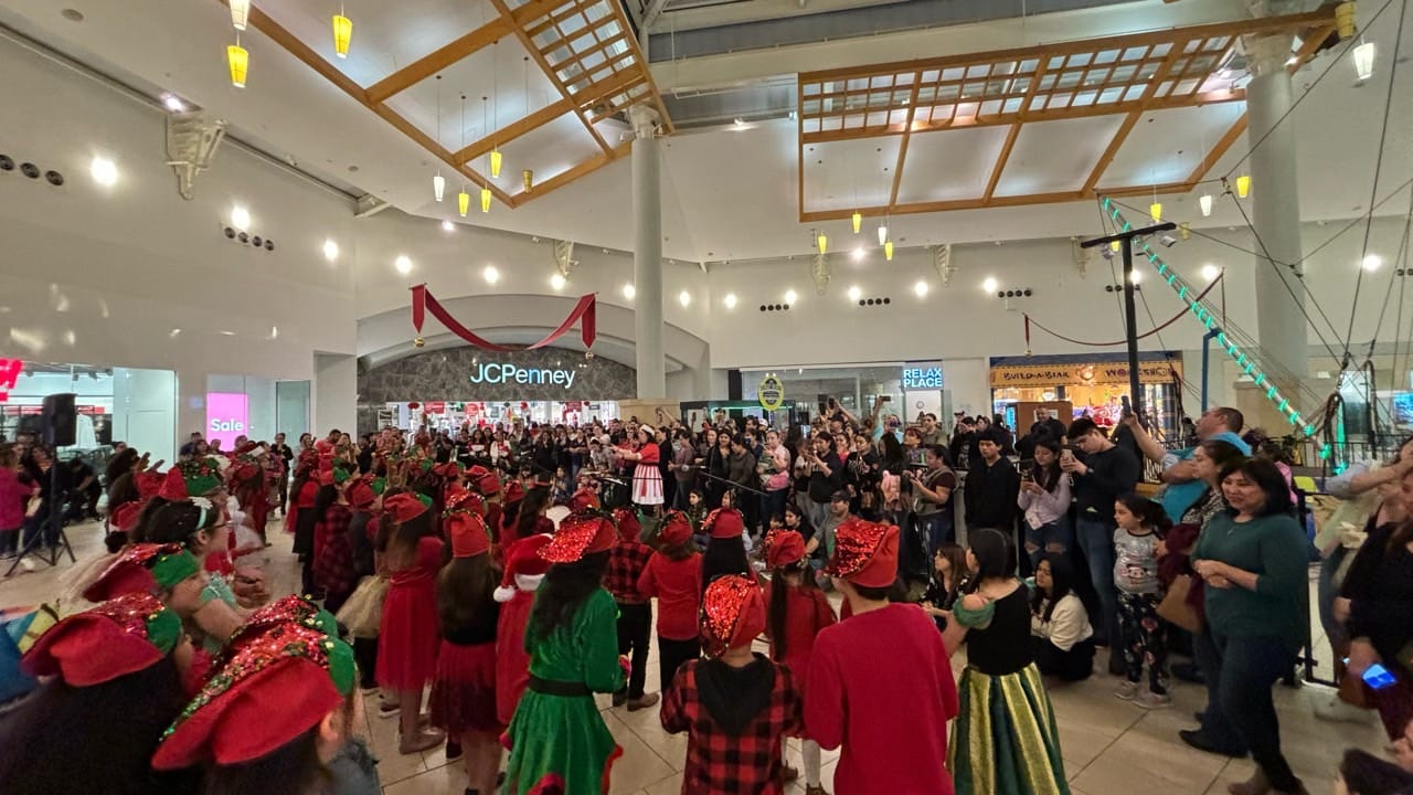 Choir performance at Mall Del Norte