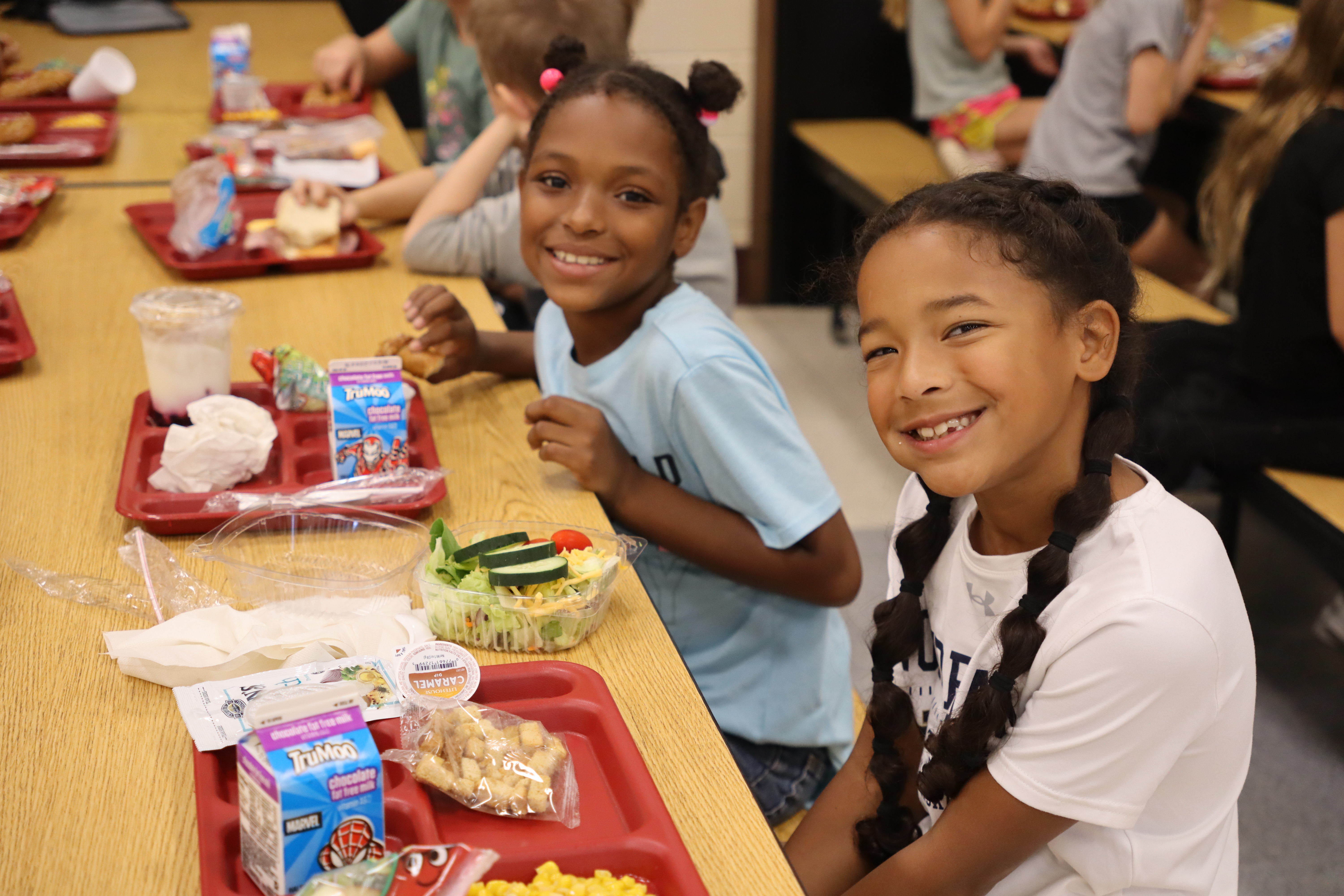kids at lunch