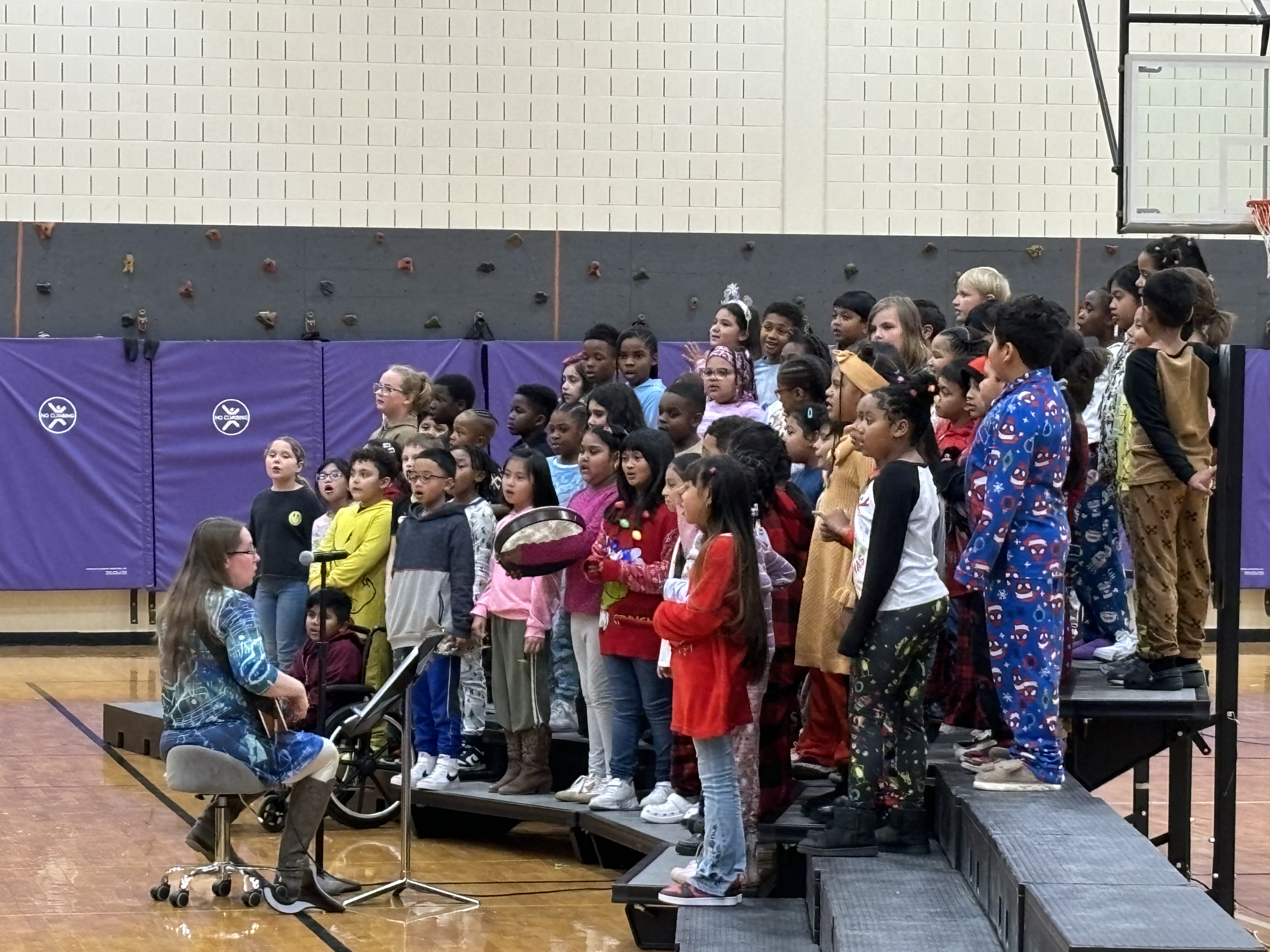 Woodlan Elementary students bringing holiday cheer