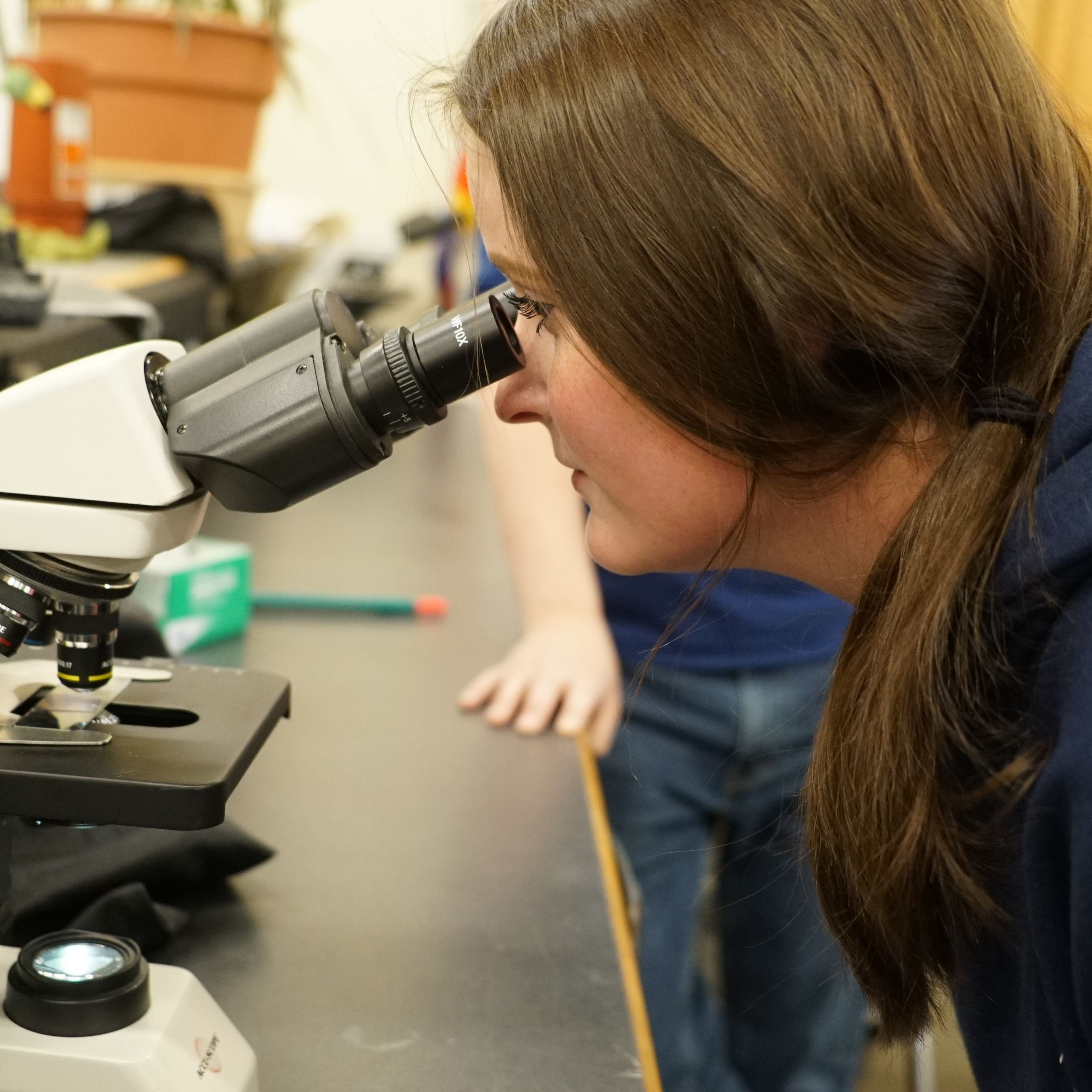 student using microscope 