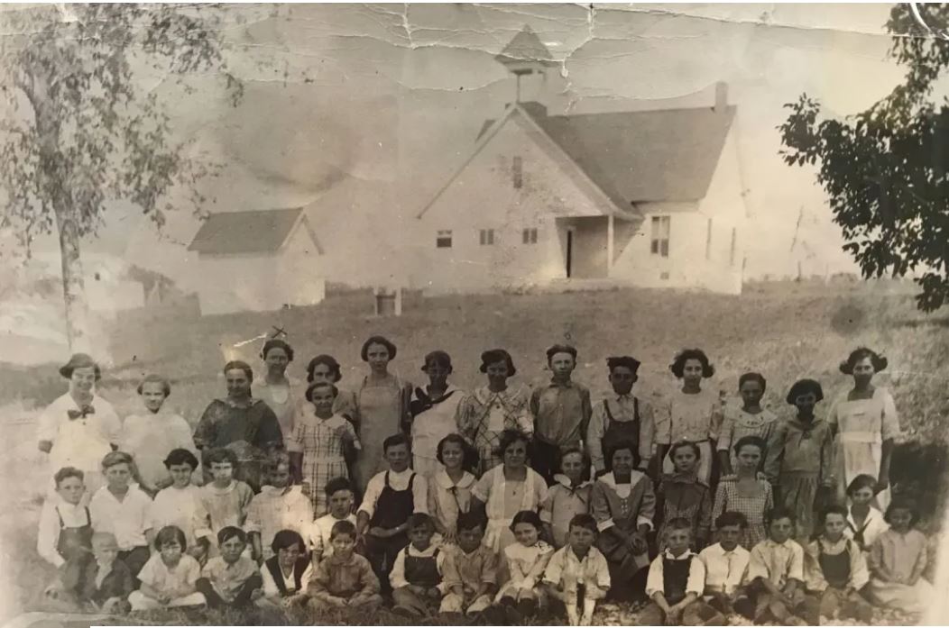 School Picture before 1927 in the original Boone building