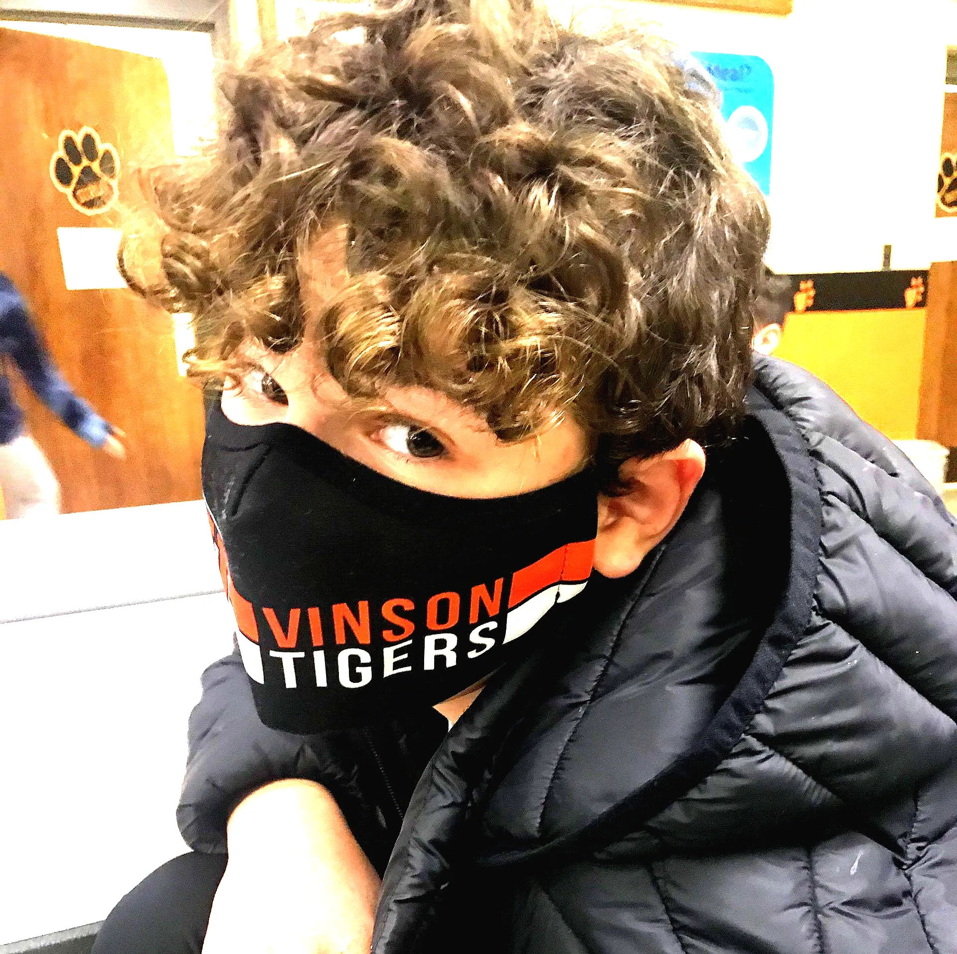 Student with a Vinson Tigers mask