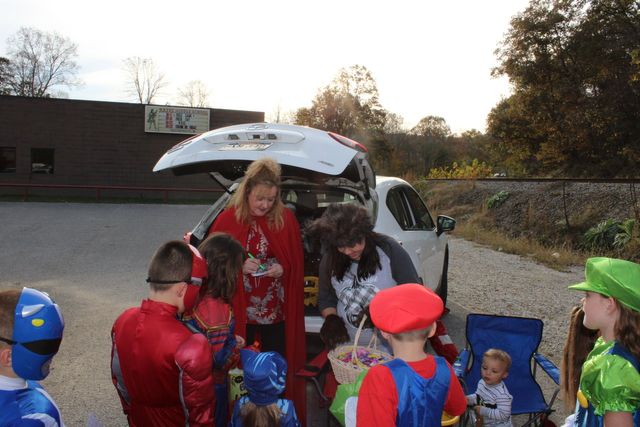 Trunk or treat trunk