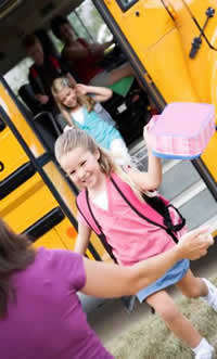 kids exiting bus