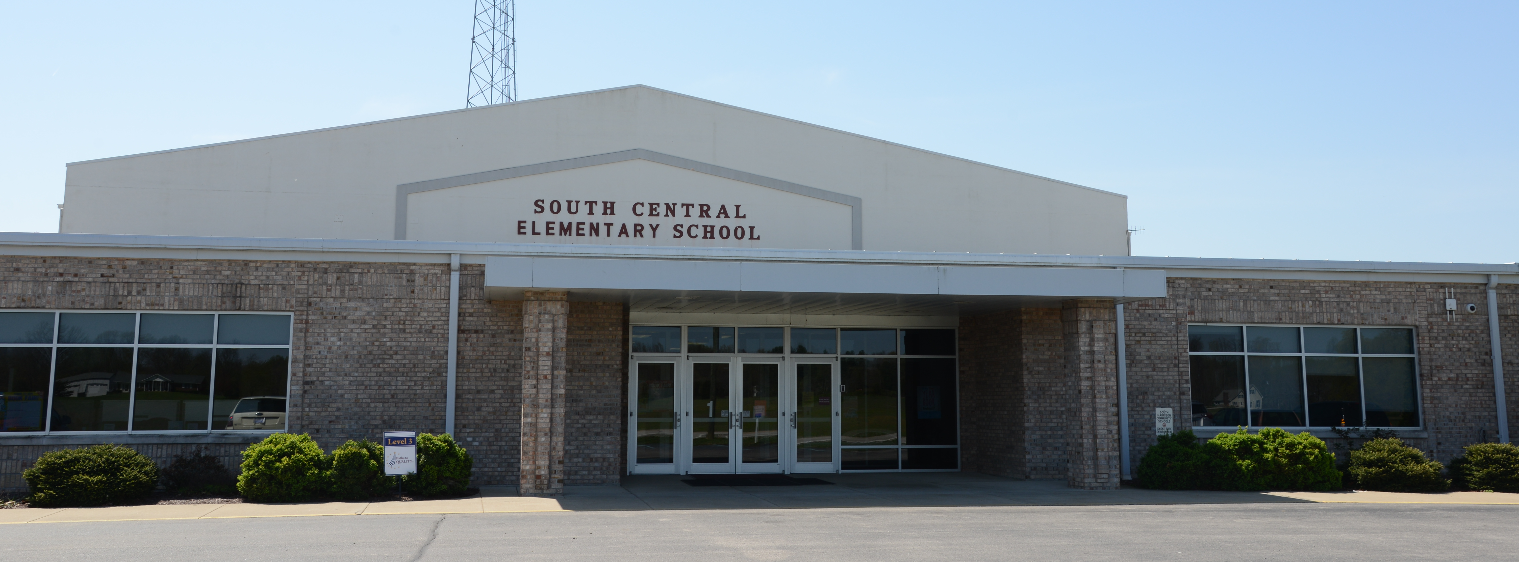 picture of the main entrance to South Central Elementary School