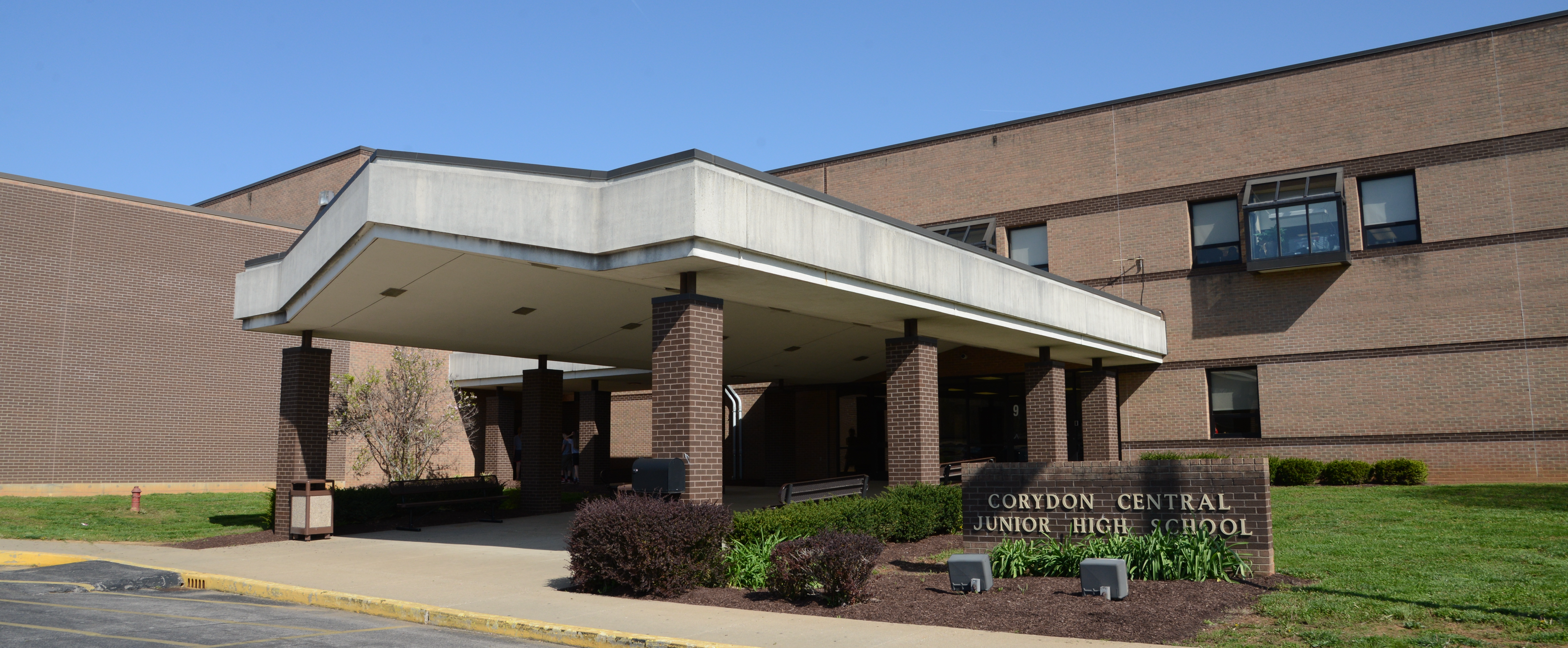 picture of the Corydon Central Junior High School building