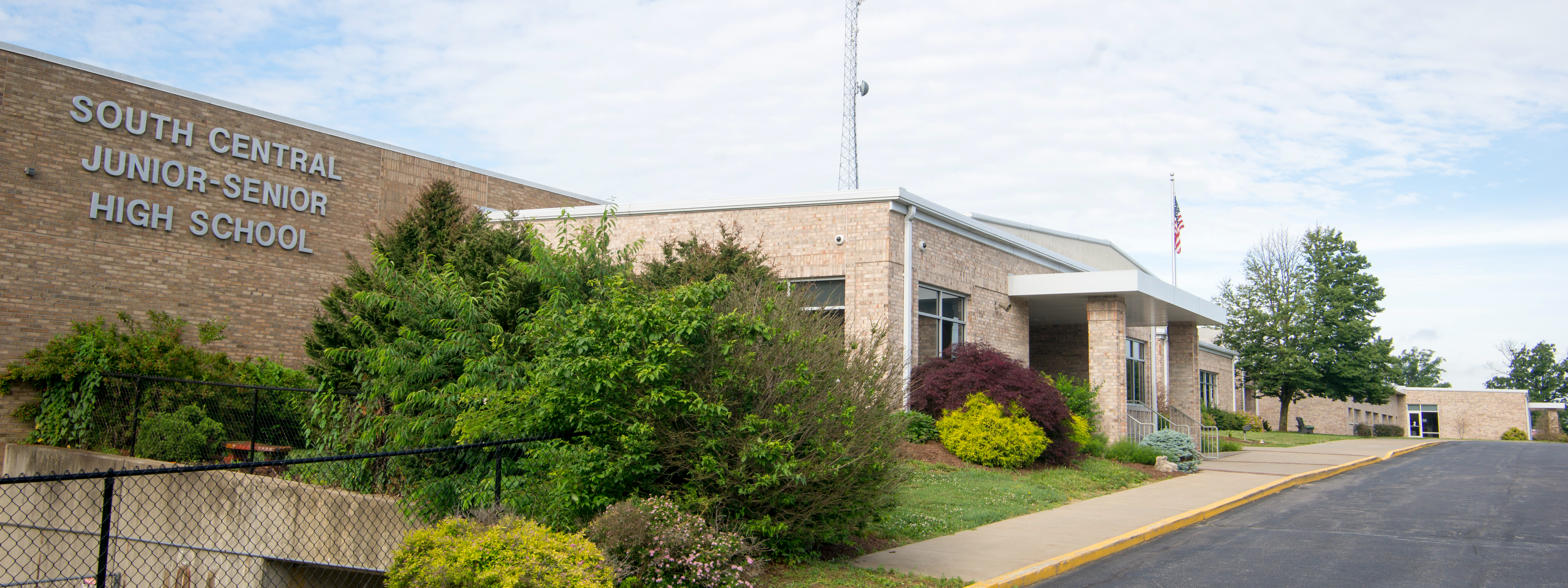 picture of the South Central Junior-Senior High School building
