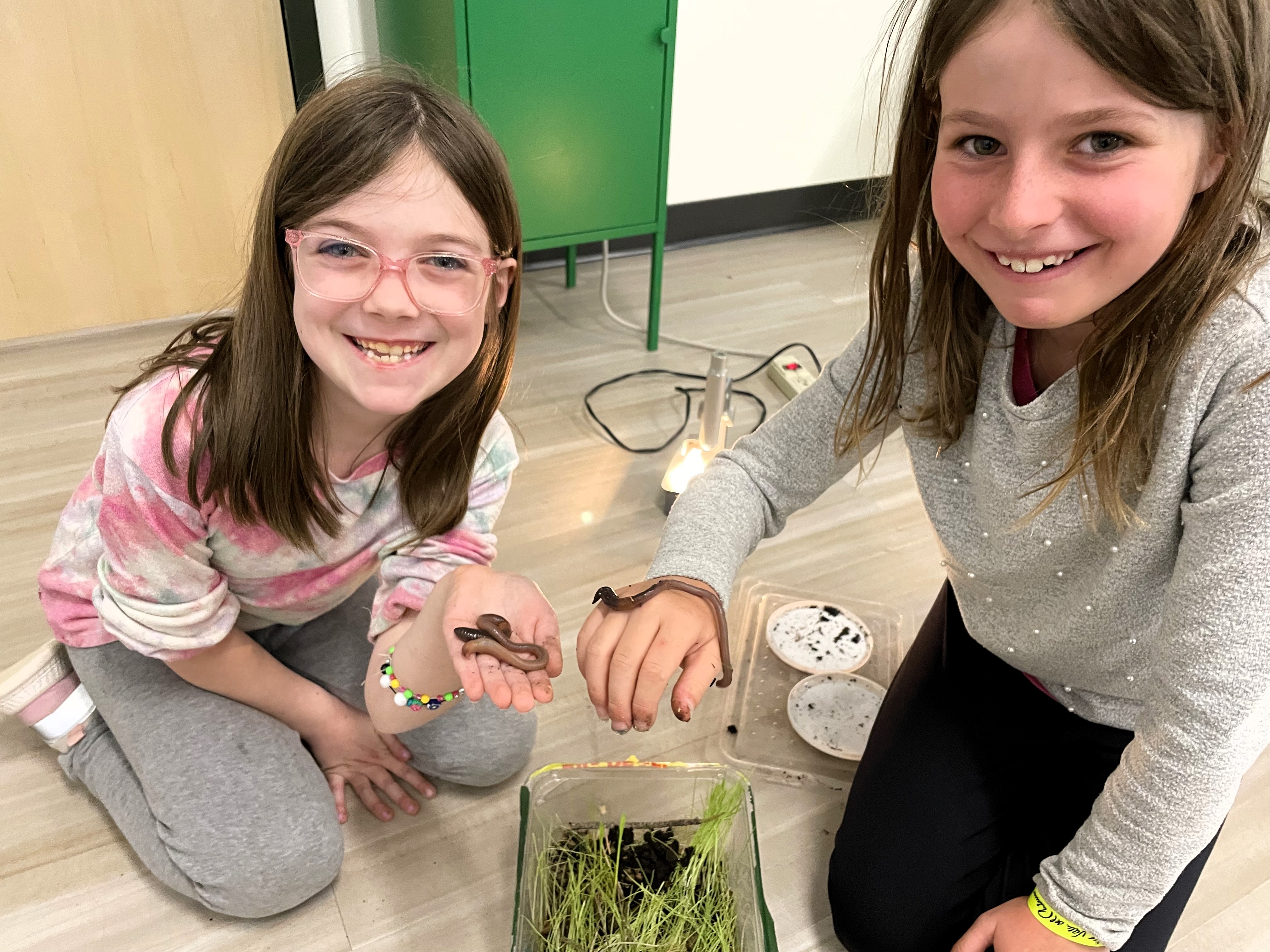 2nd graders holding worms