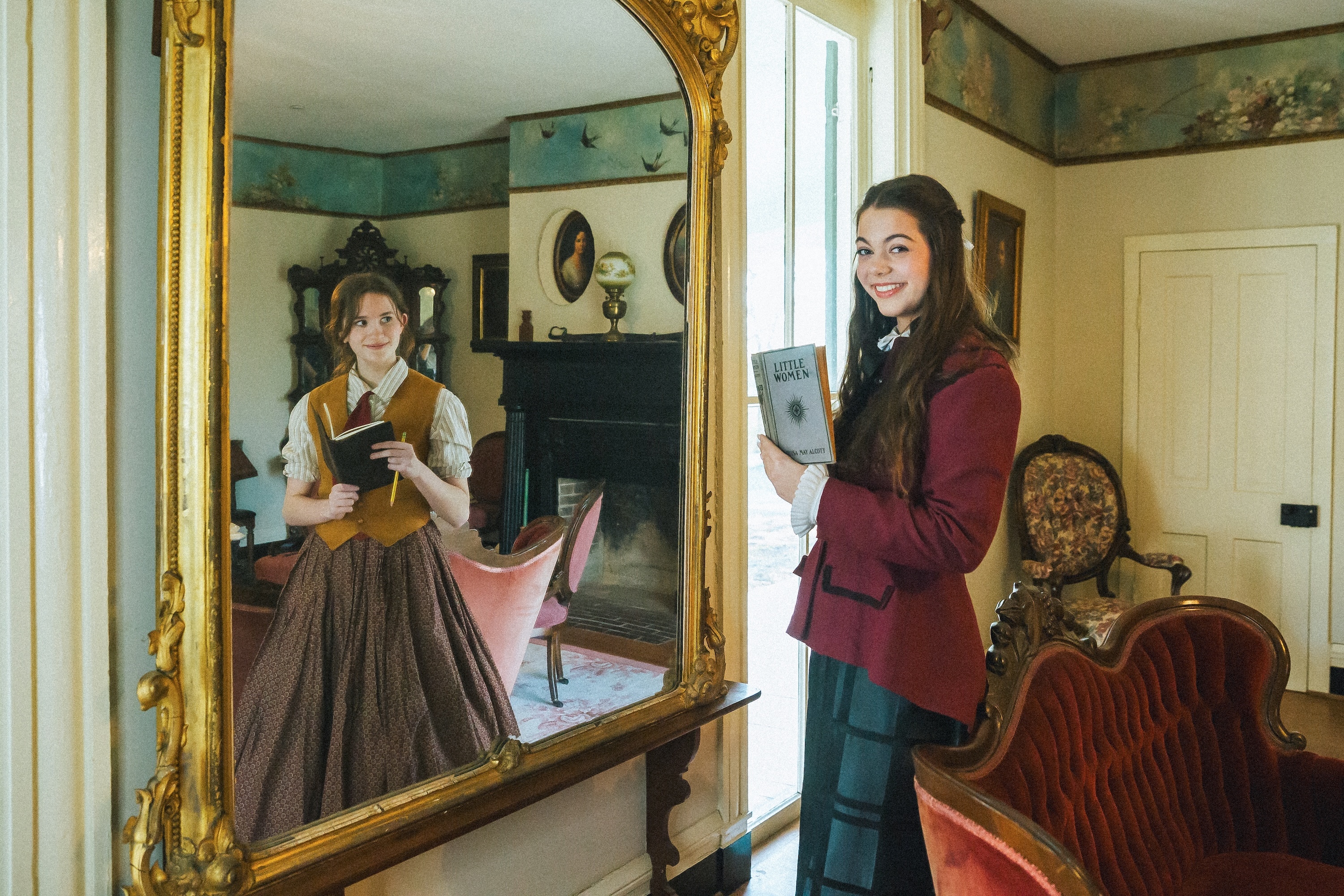 girls in mirror 