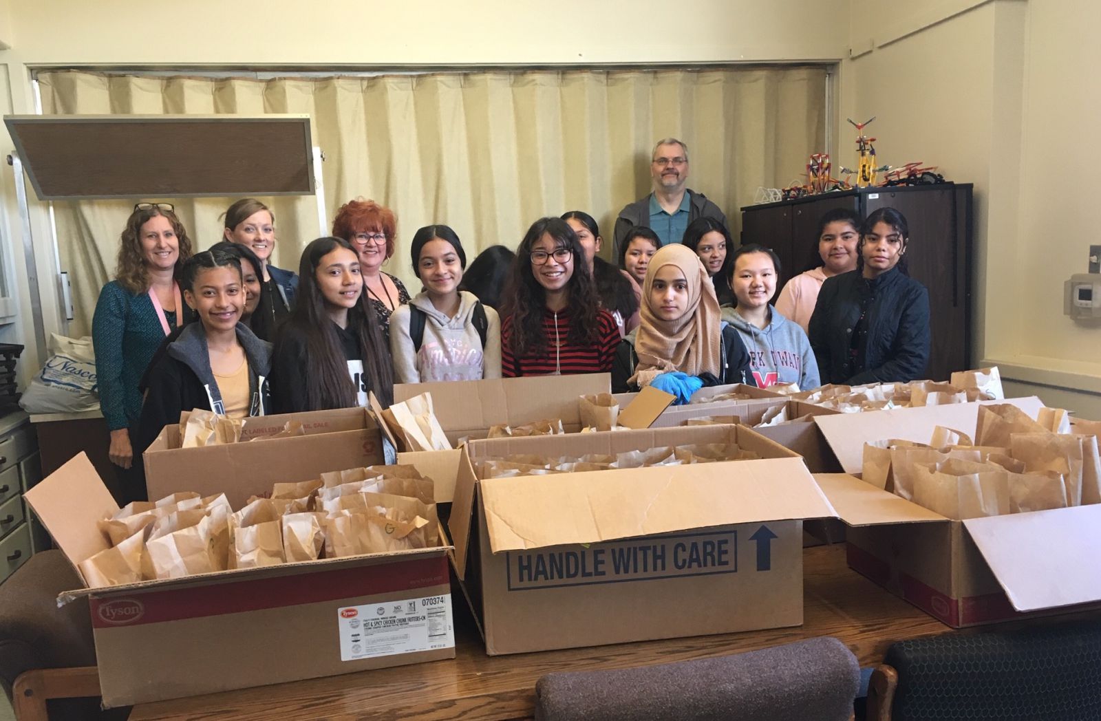 FOR Club Makes 100 Sack Lunches for Charity