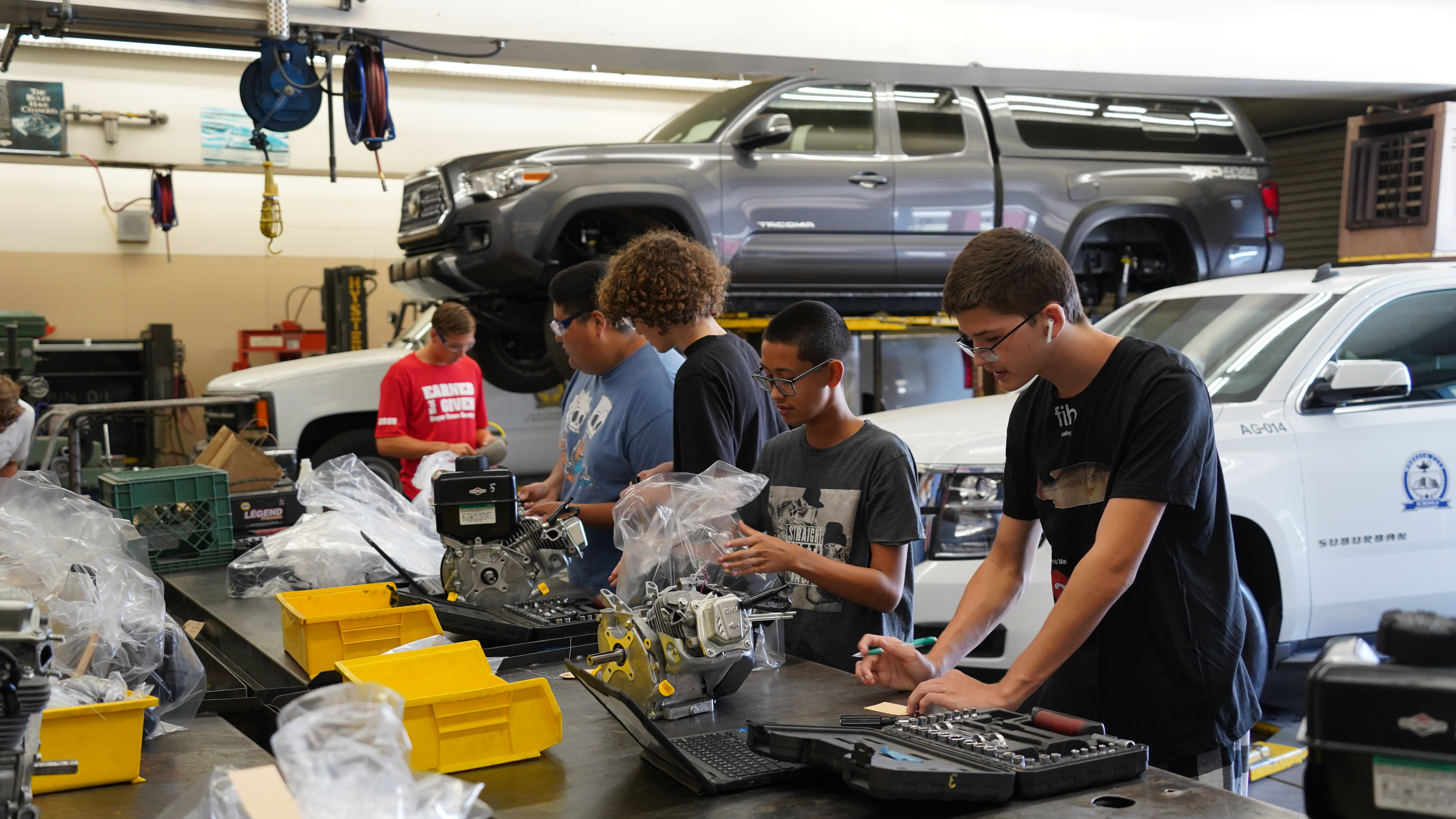 small-engines-students