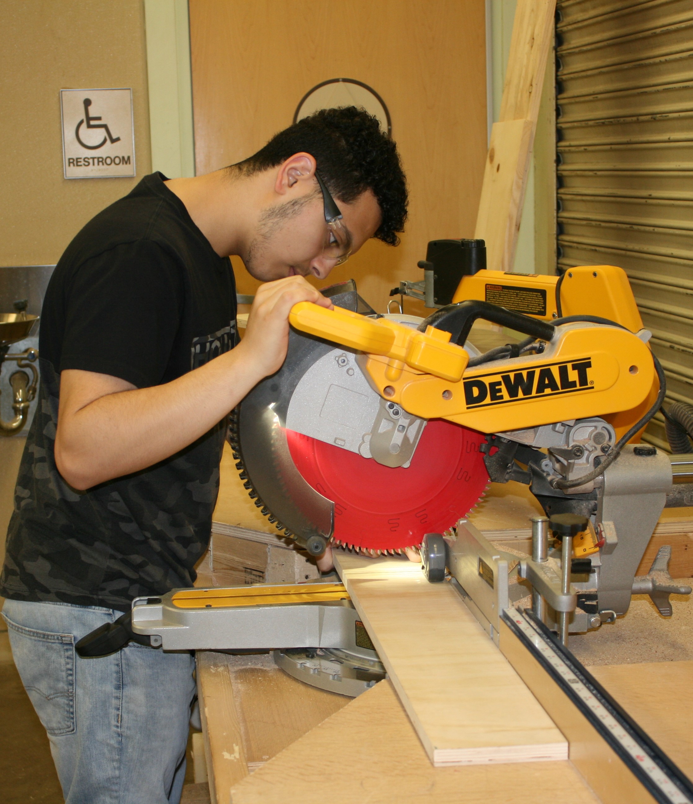 Student-using-saw