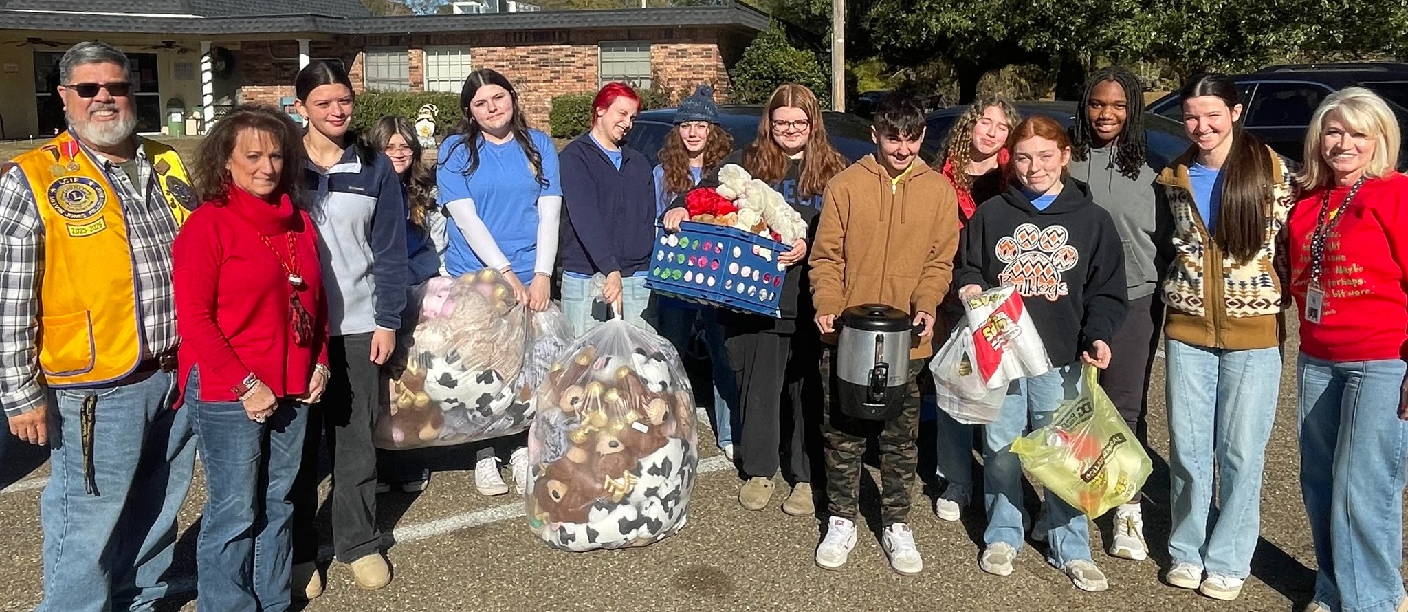 QCHS students in the LEO Club visit nursing home residents