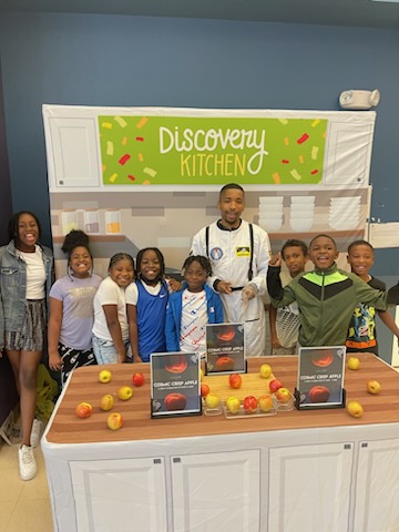 students enjoying the Discovery Kitchen