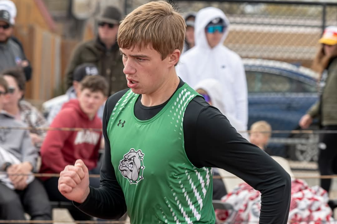 Hs track boy running in green