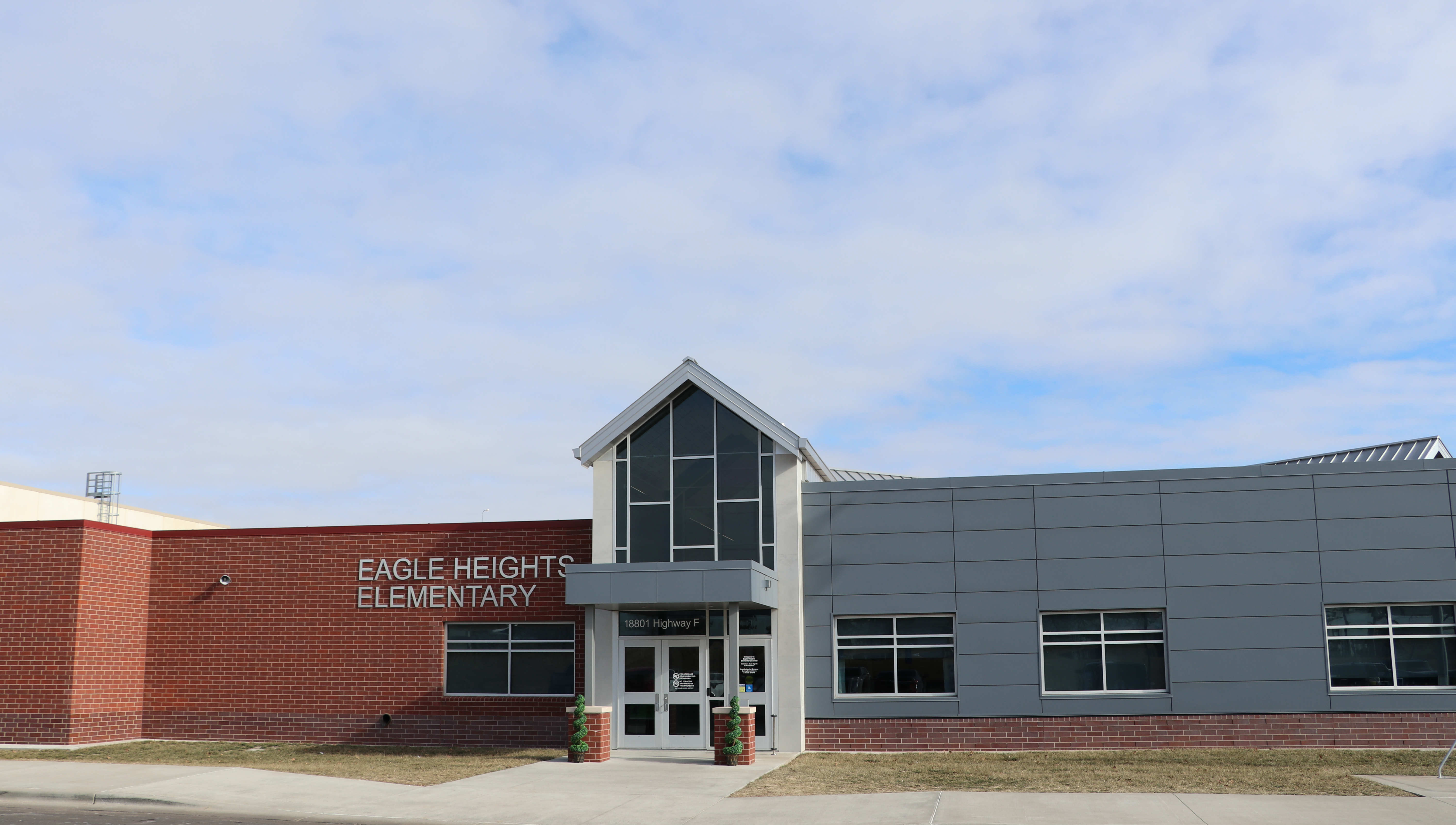 Front of Eagle Heights Elementary School building