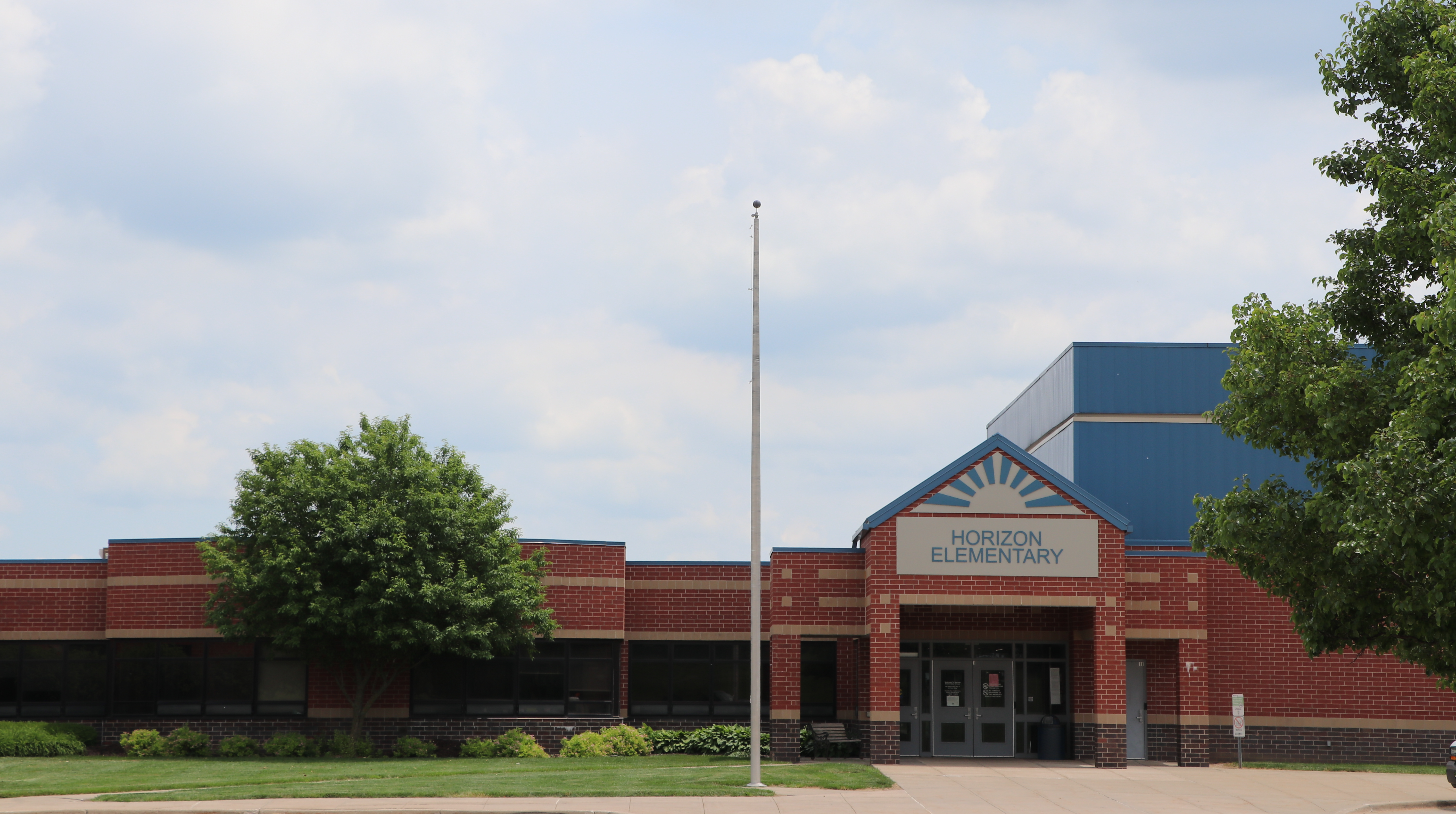 Front of Horizon Elementary School building