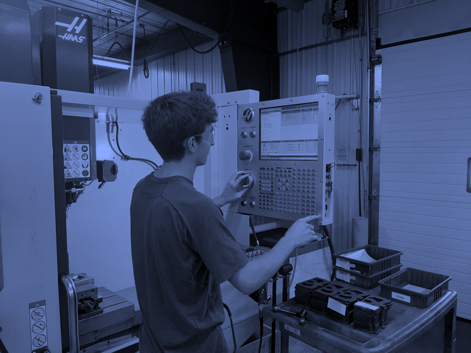 Student runs CNC machine in metals shop