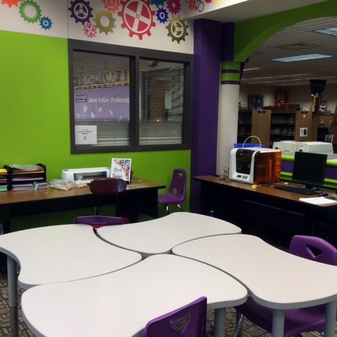 Photo showing off the Makerspace area with a 3D printer and computer