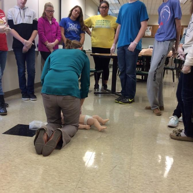 8th graders learning CPR in class