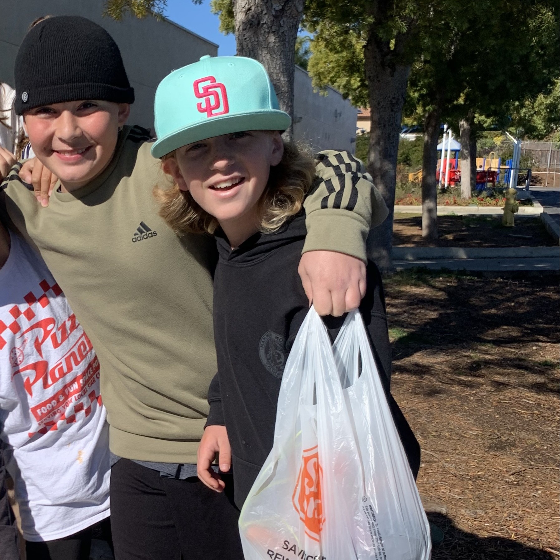 2 students shopping farmer's market