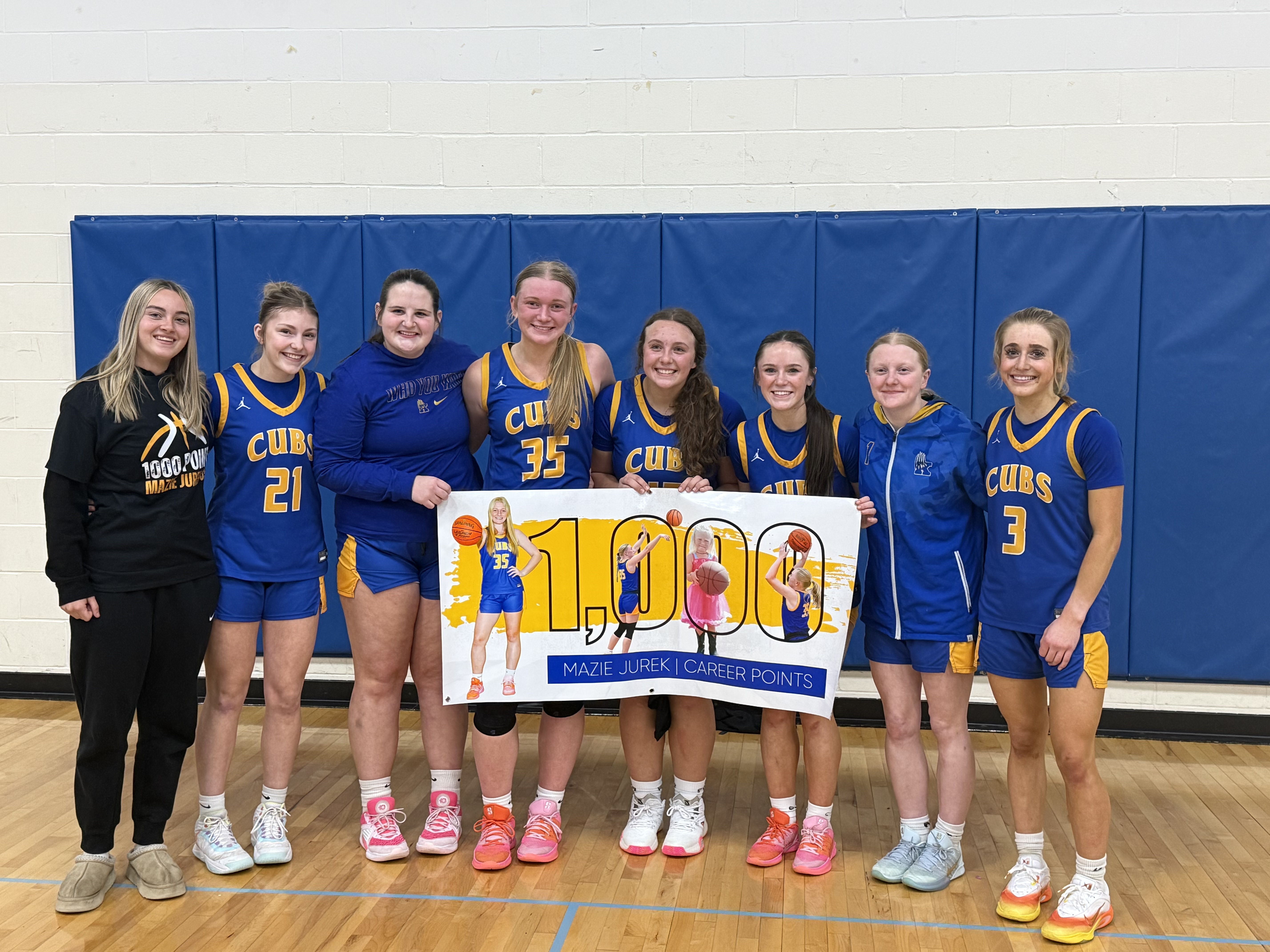 group photo girls basketball 1000 point shooter
