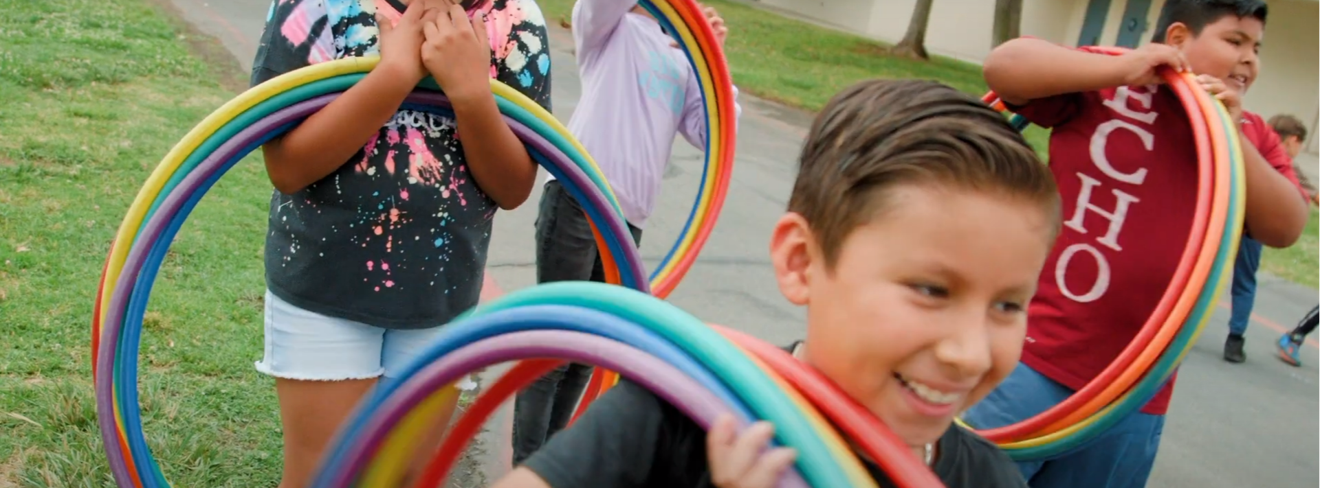 Glen View Elementary students with hula hoops