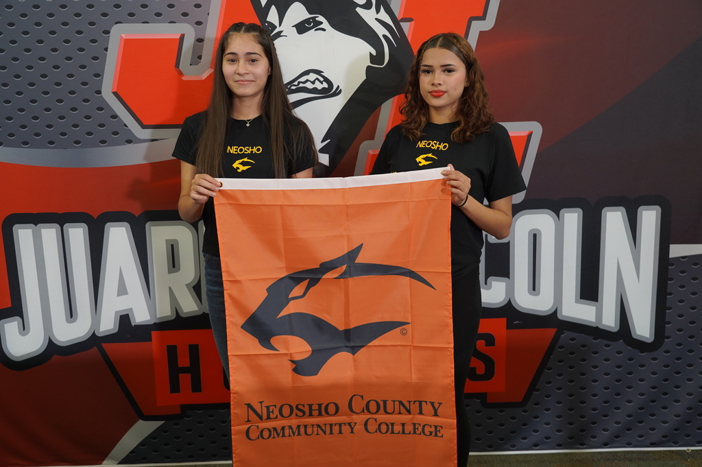 girls posing with Neosho flag