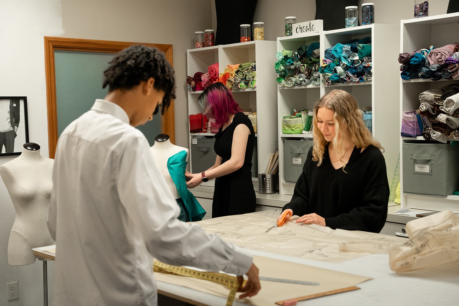 STUDENT PINNING A GARMENT
