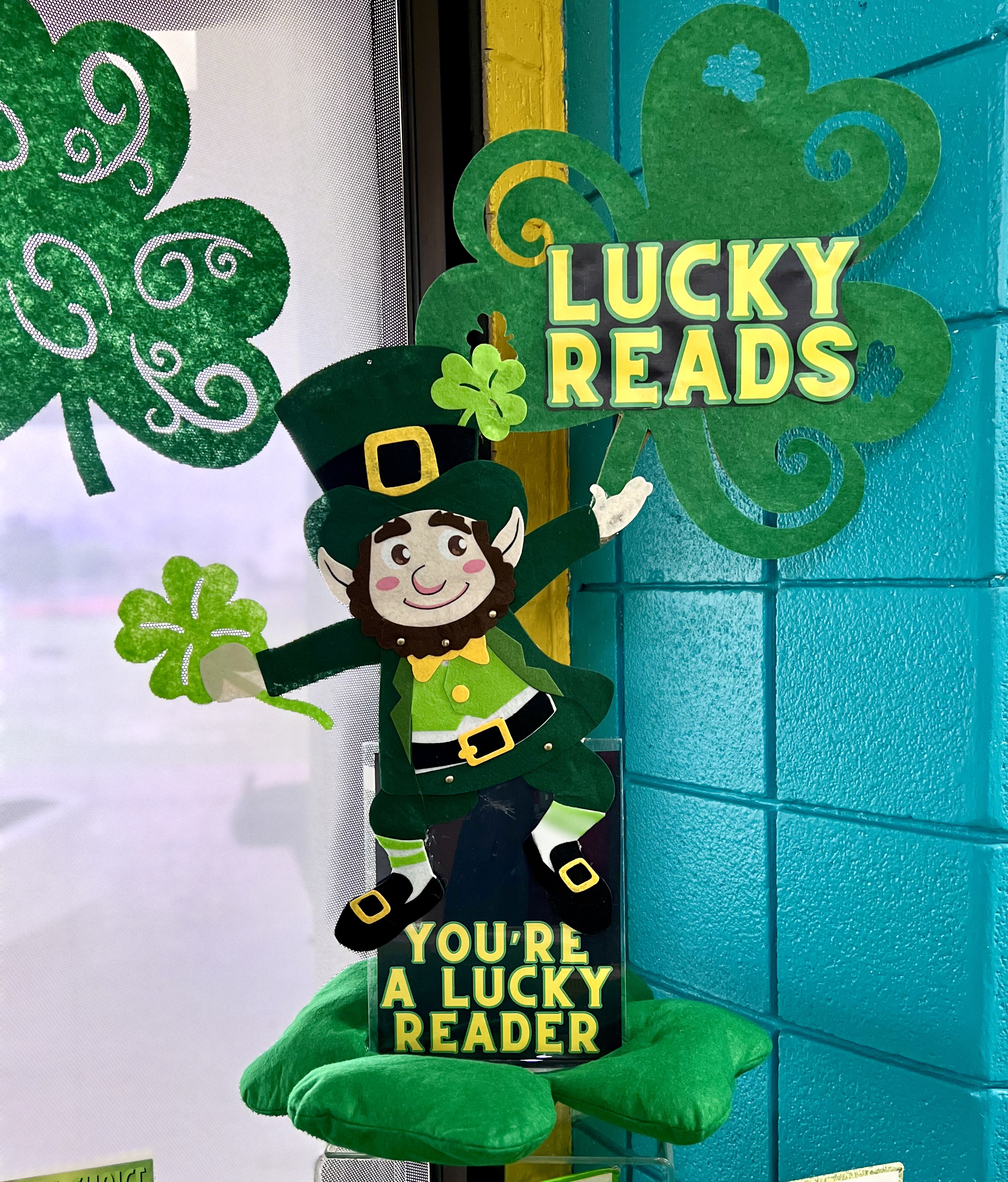 LUCKY READS