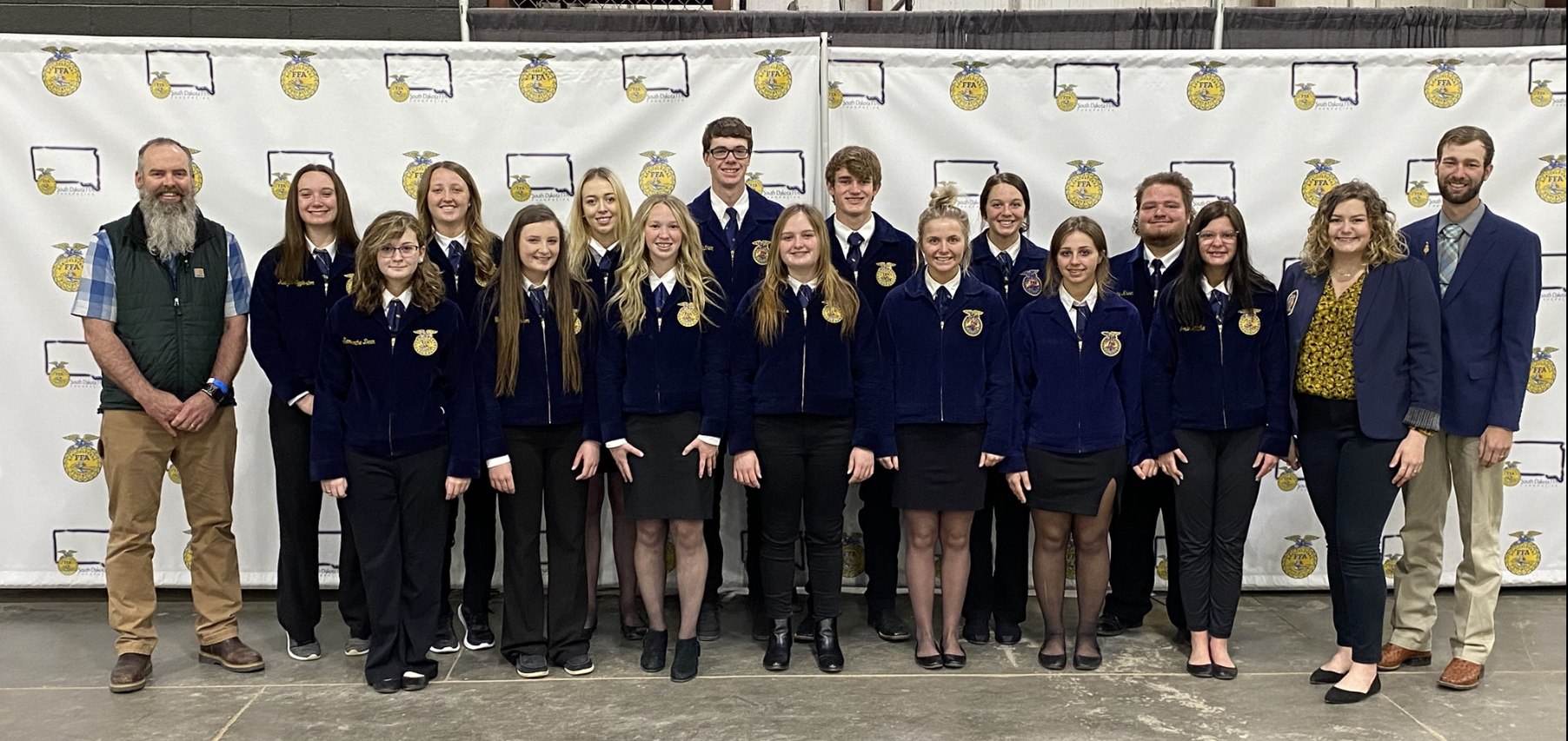 A group of FFA students
