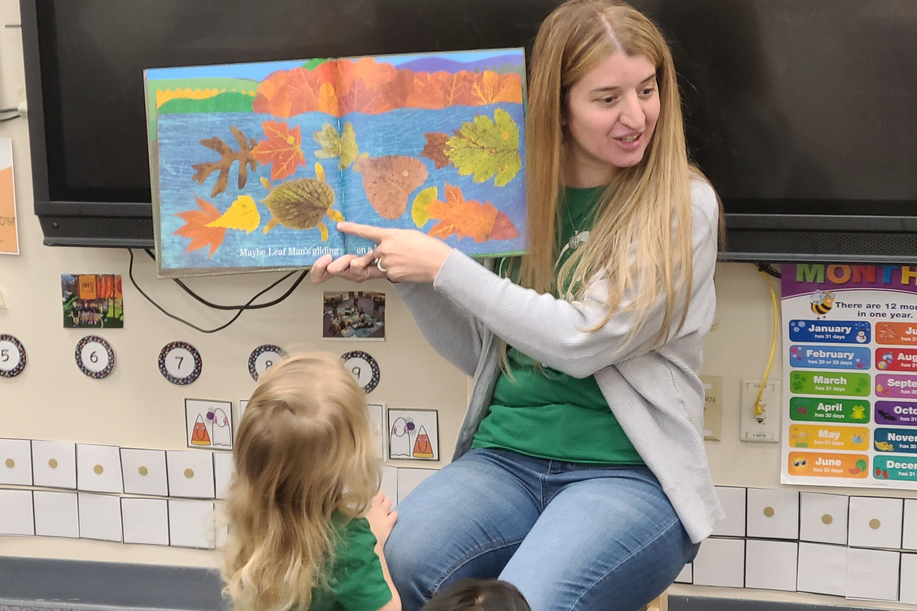 Zoey's mom, Mrs. Pereira, came to Ms. Ferreira's PreK class to read Leaf Man. She brought huge leaves for the students to play with, and they made leaf puppets! It was a great day with our mystery reader. 
