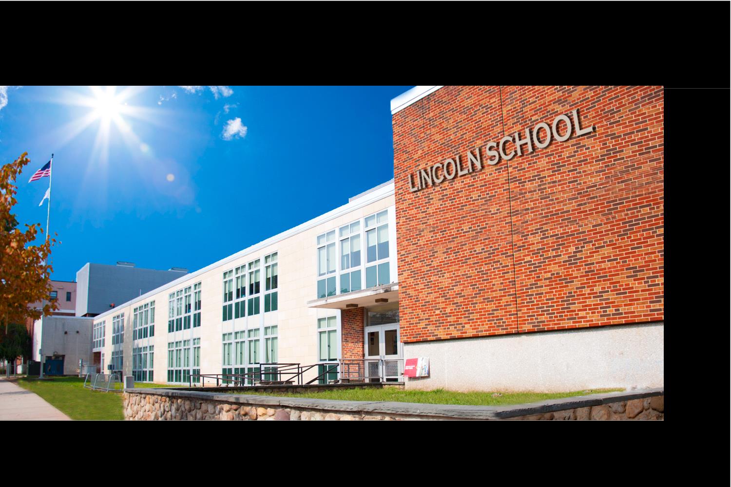 image of the outside of Lincoln Middle school 