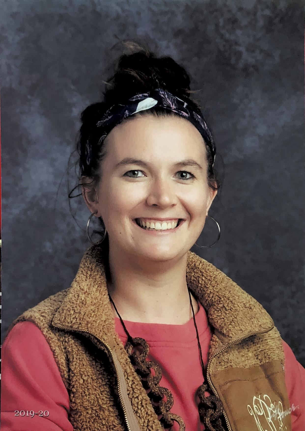 headshot of Mrs. Maggie Raynor