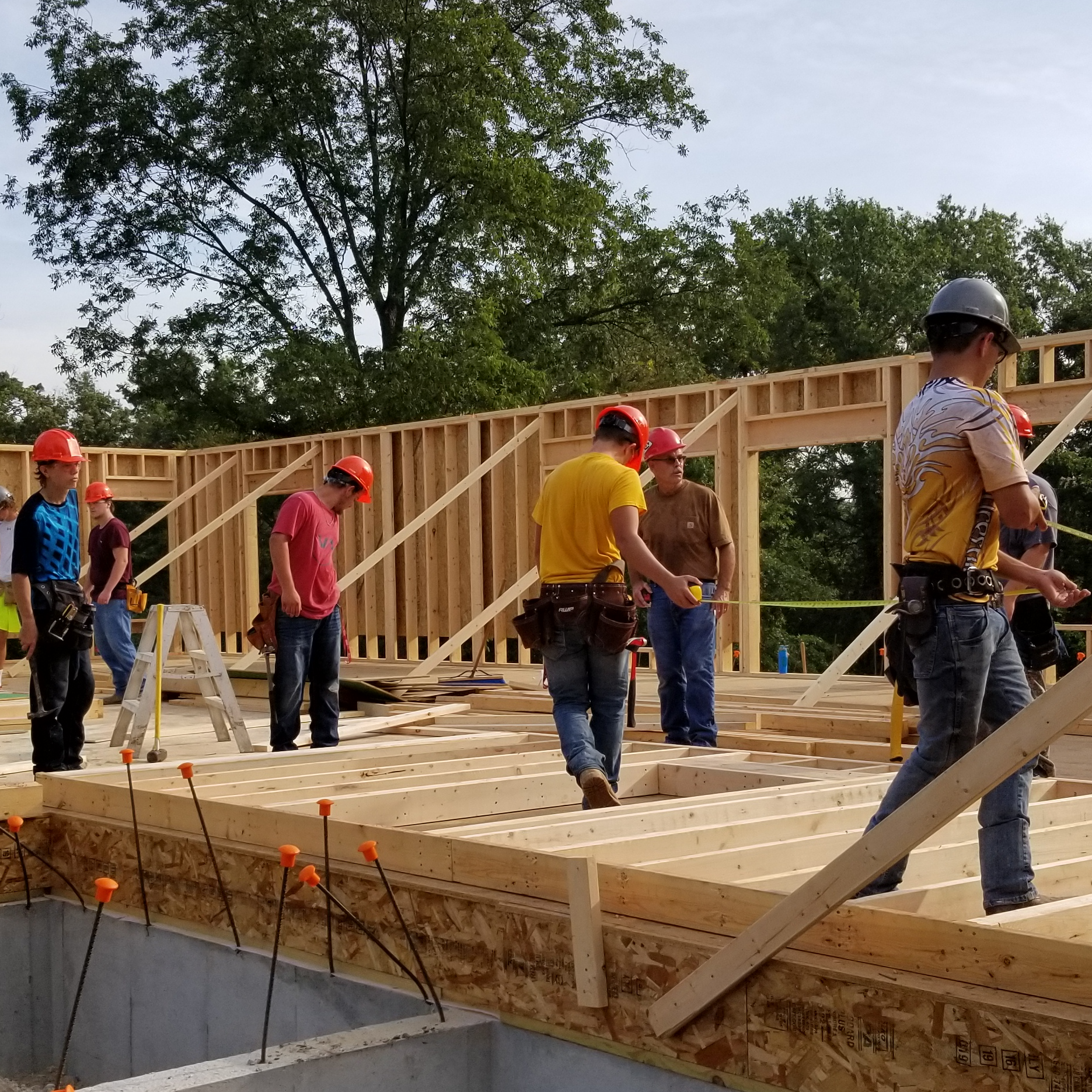 students framing house