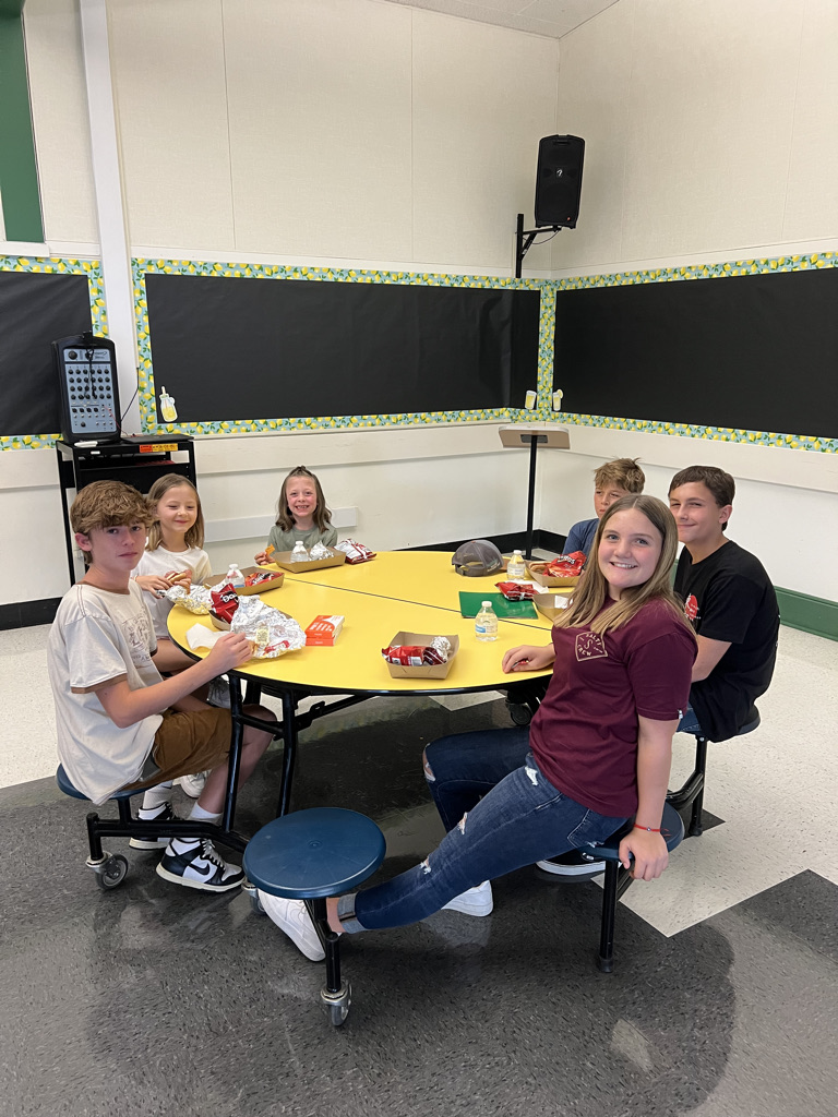 Kids eating in cafeteria at Back to School Night