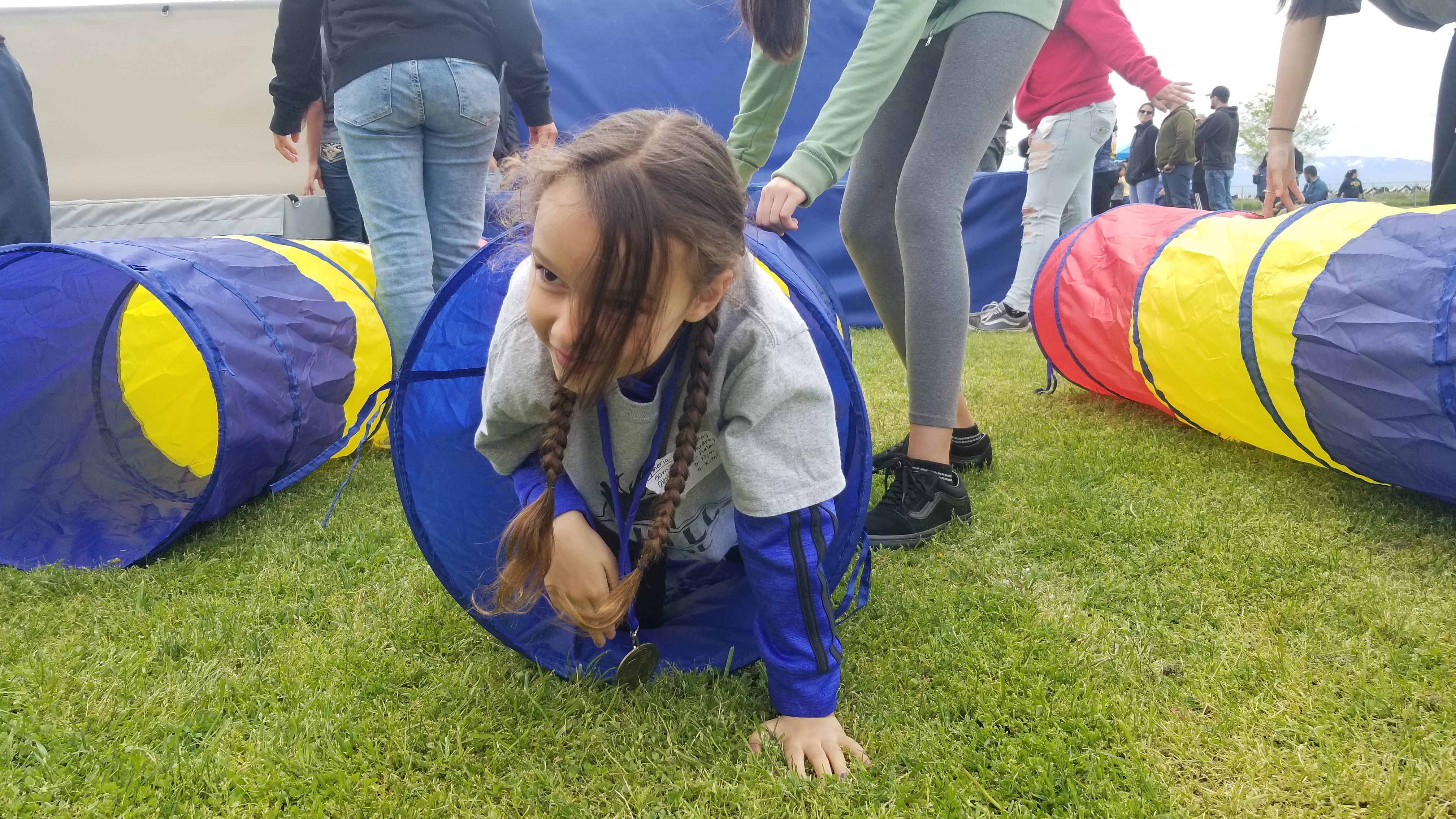 kinder crawls through obstacle course