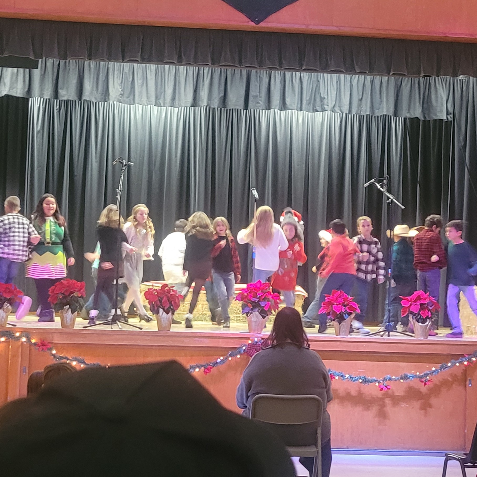 4th grade performing in the Christmas program 