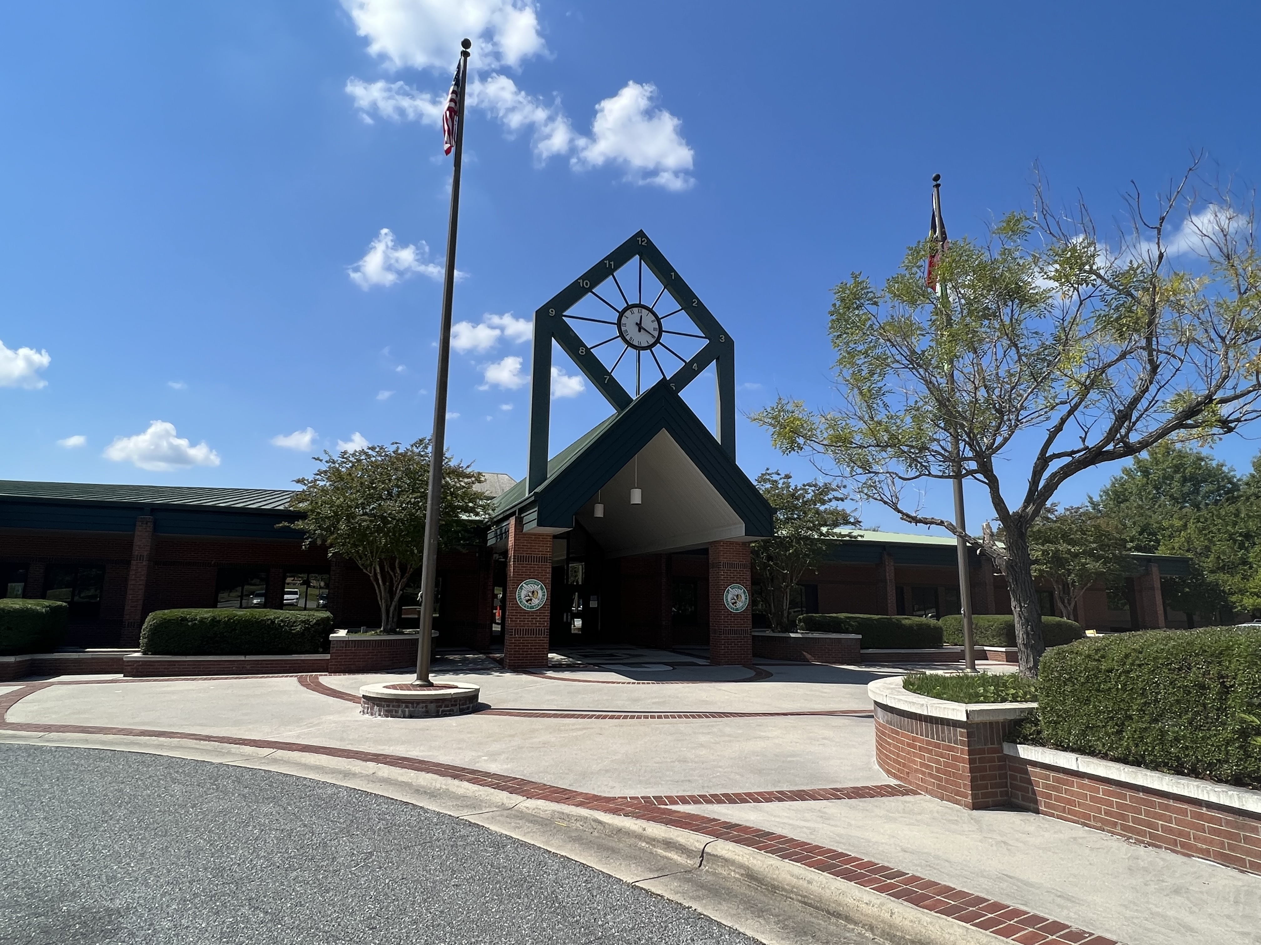 Graphic of the front of Hillcrest Elementary School