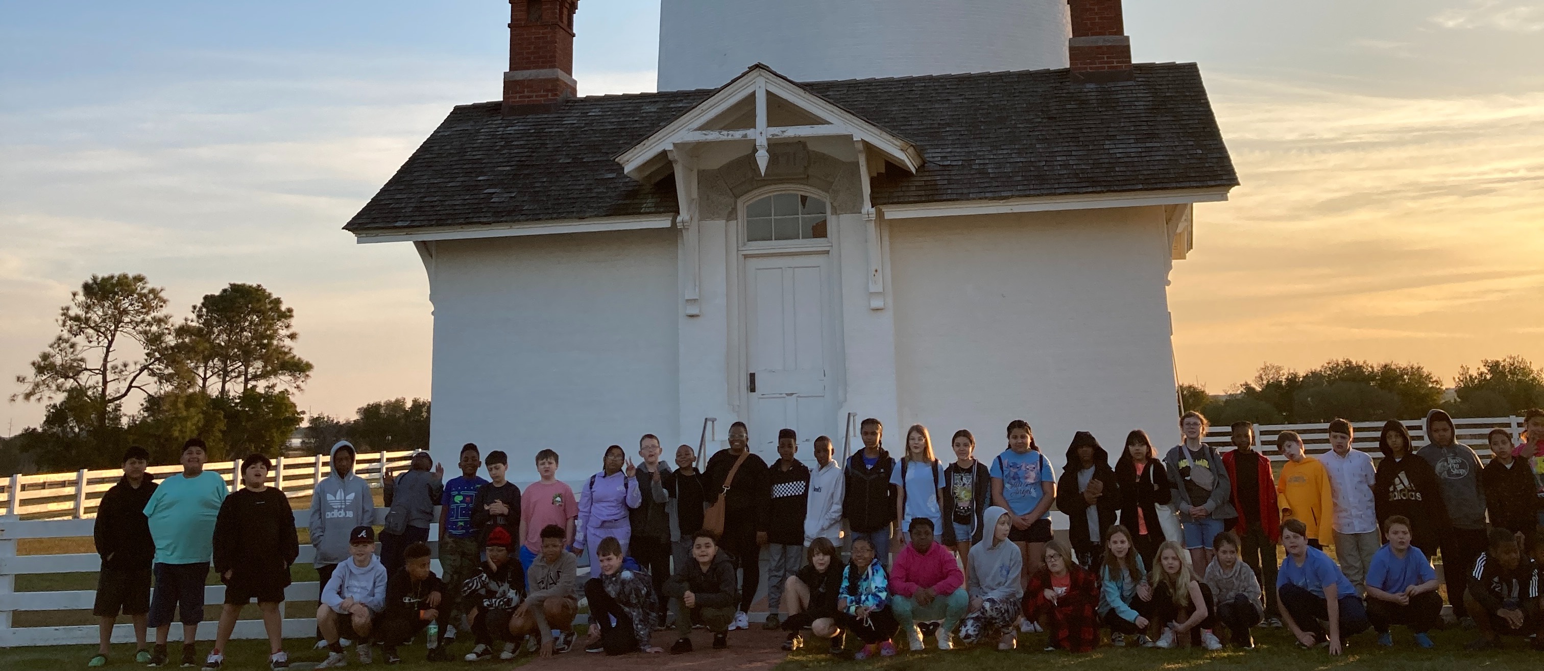 4th and 5th grade in front of lighthouse