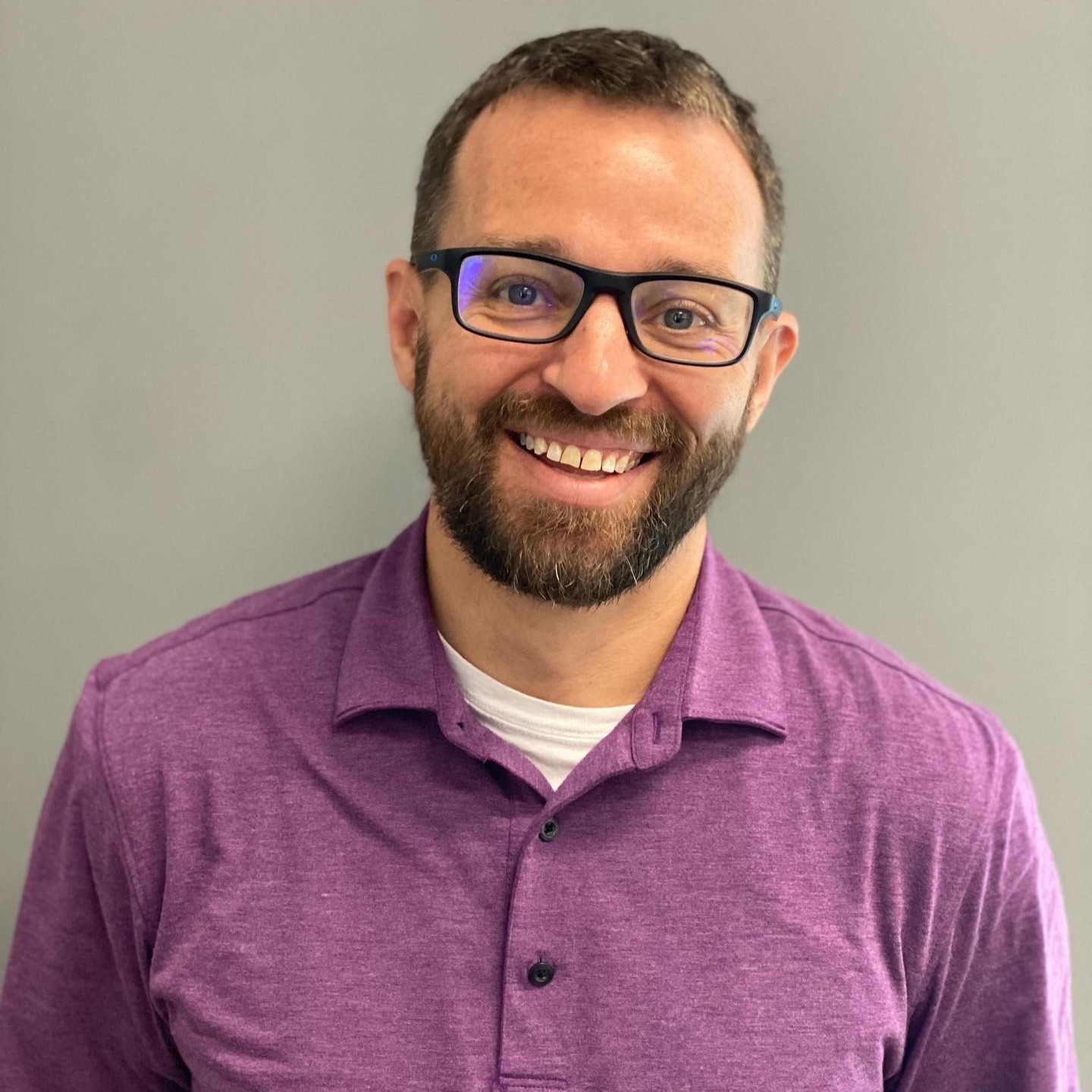 male wearing lavendar golf polo shirt