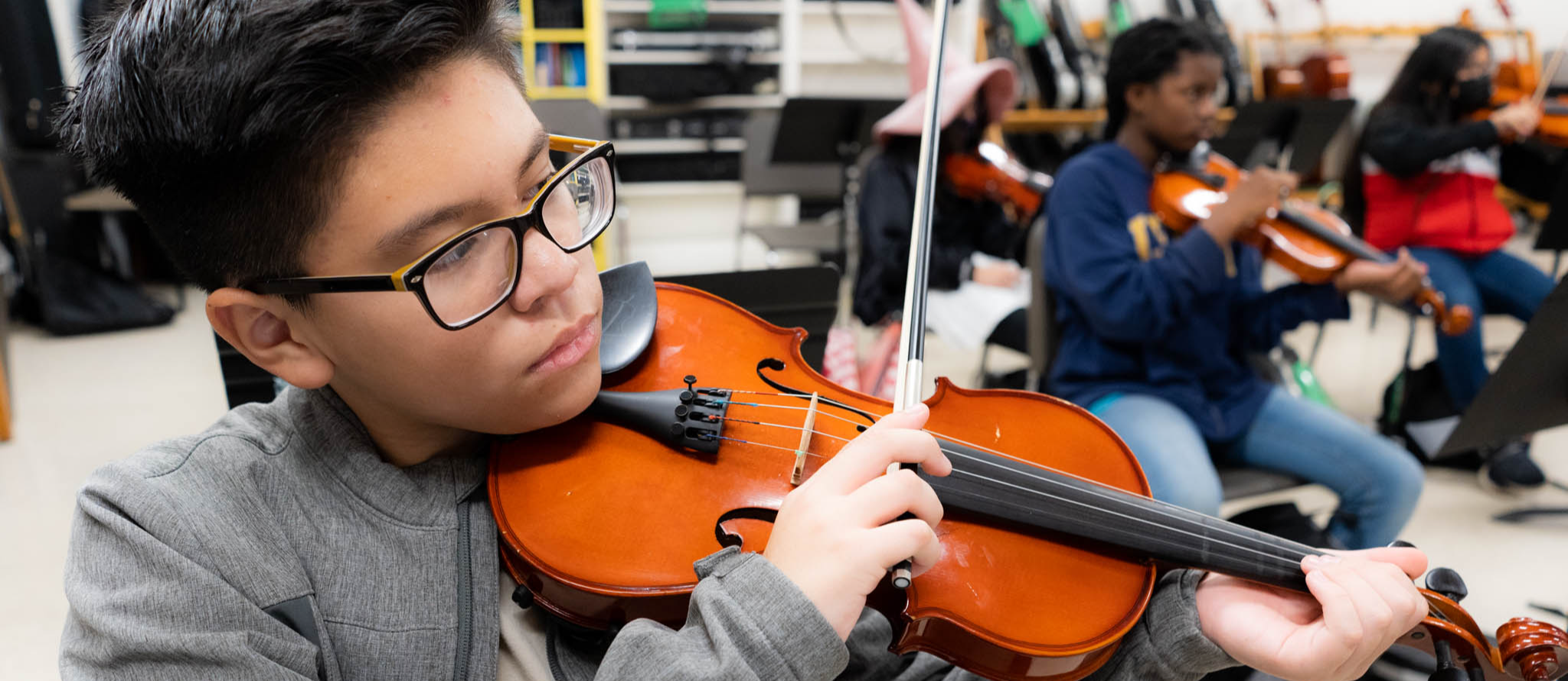Student playing violin at Broadview Middle