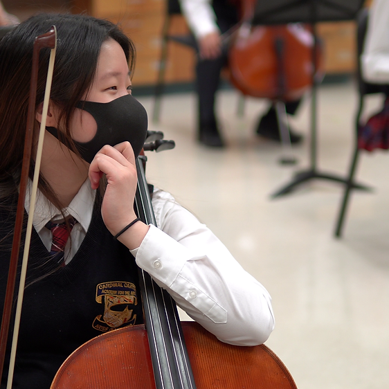 A female student playing a violin. 