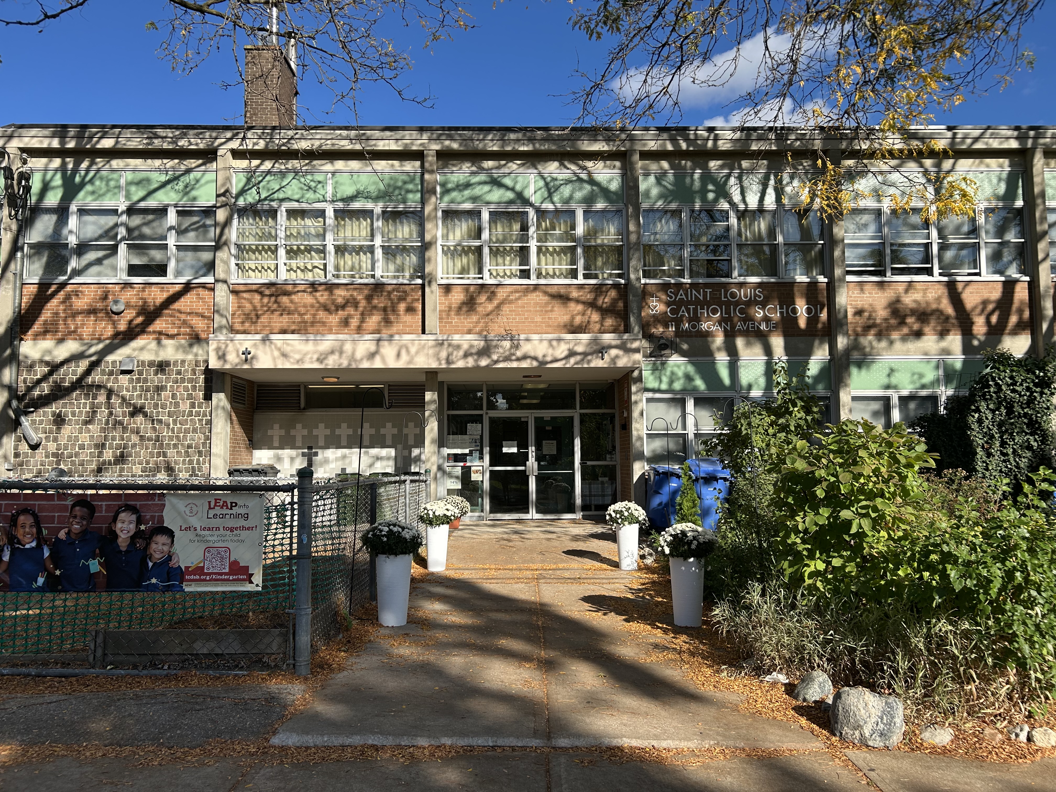 The front of the St. Louis Catholic School building.