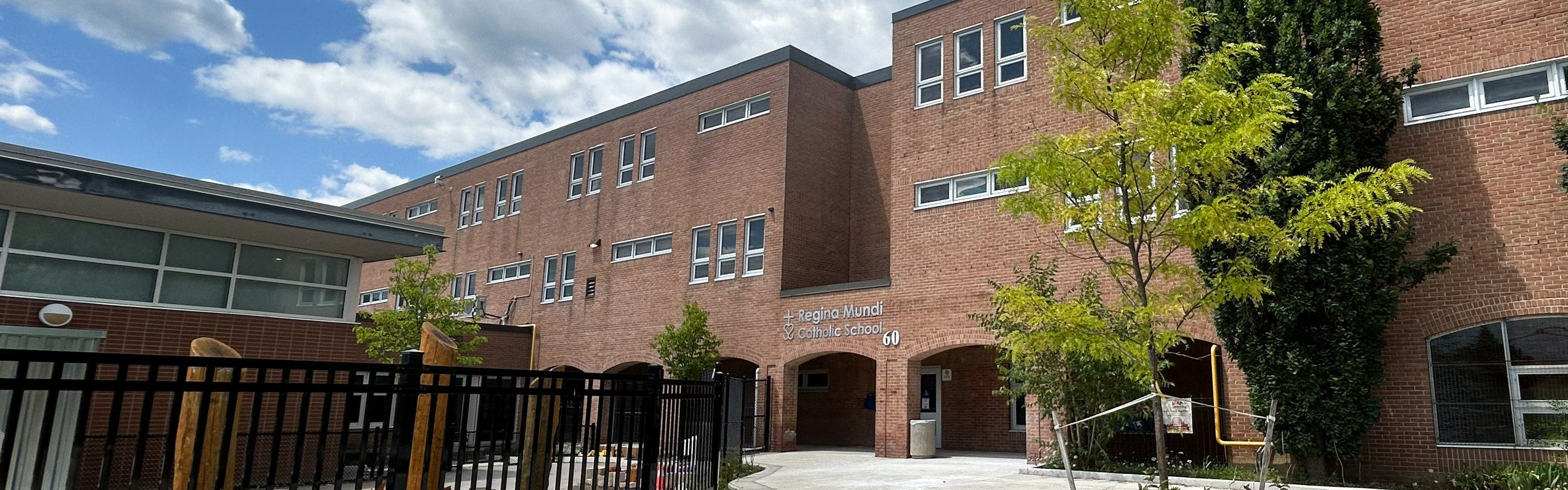 The front of the Regina Mundi Catholic School building.