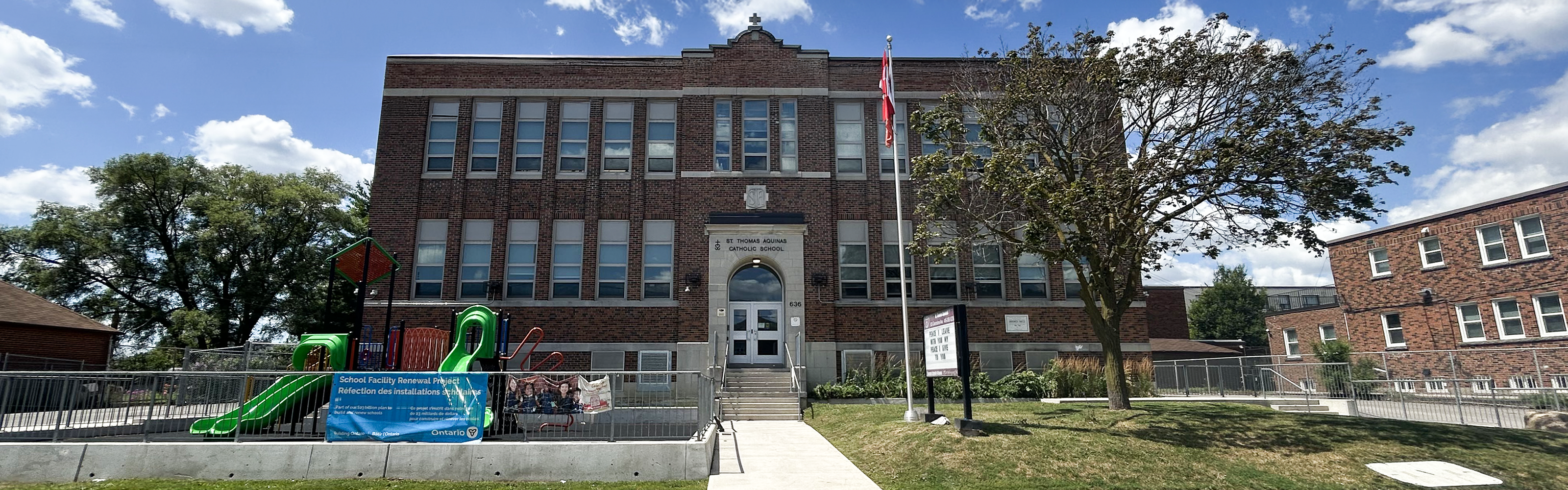 The front of the St. Thomas Aquinas Catholic School building.